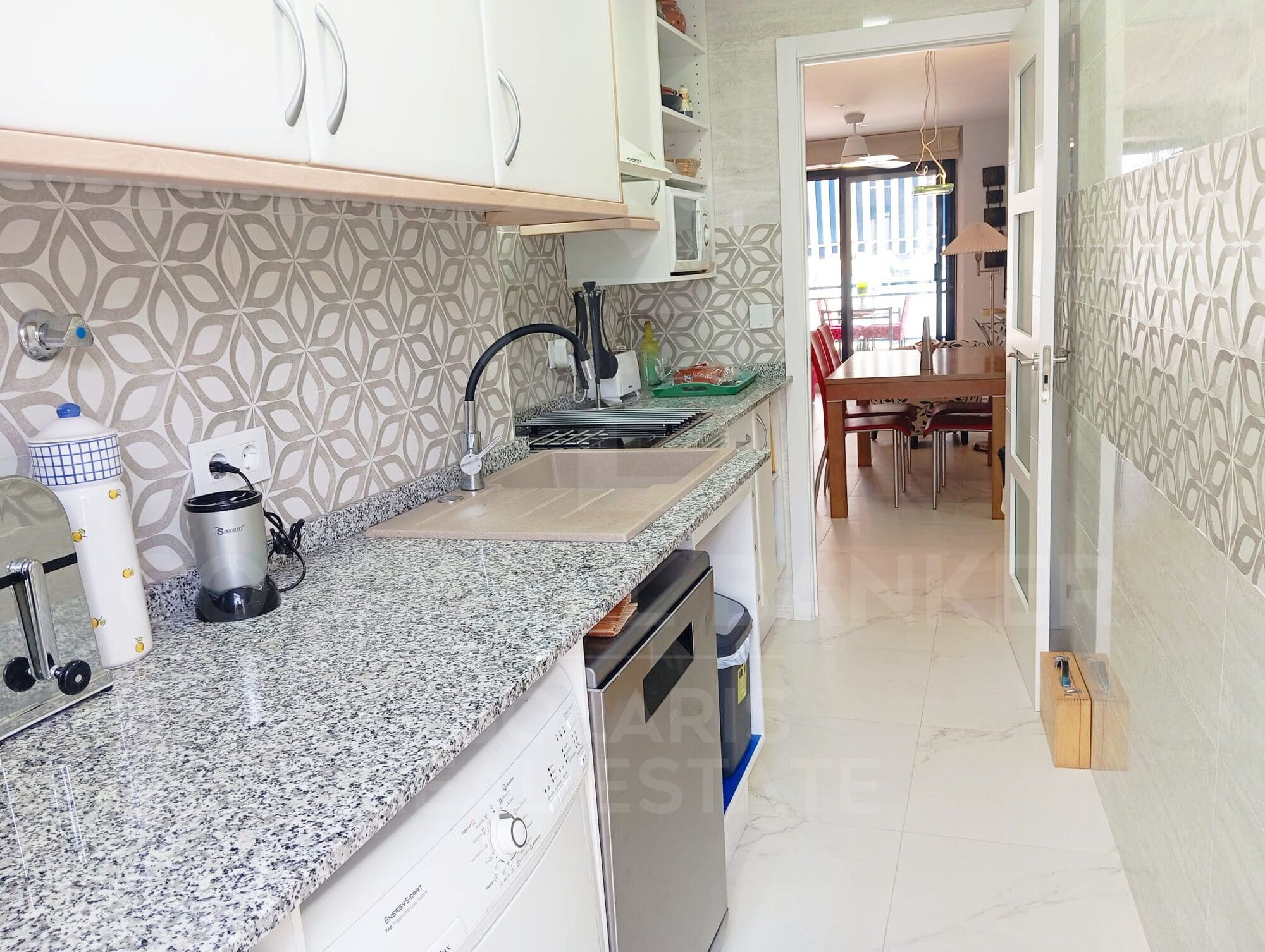 EXCLUSIVE RENOVATED PROPERTY IN FRONT OF THE REAL CLUB NÁUTICO DE DÉNIA AND 50 METERS FROM THE BEACH.