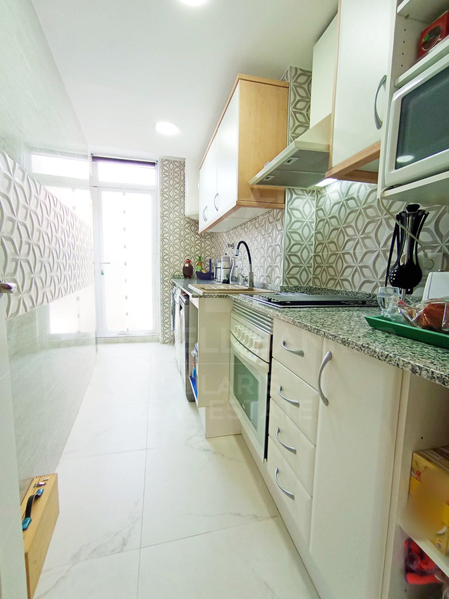 EXCLUSIVE RENOVATED PROPERTY IN FRONT OF THE REAL CLUB NÁUTICO DE DÉNIA AND 50 METERS FROM THE BEACH.
