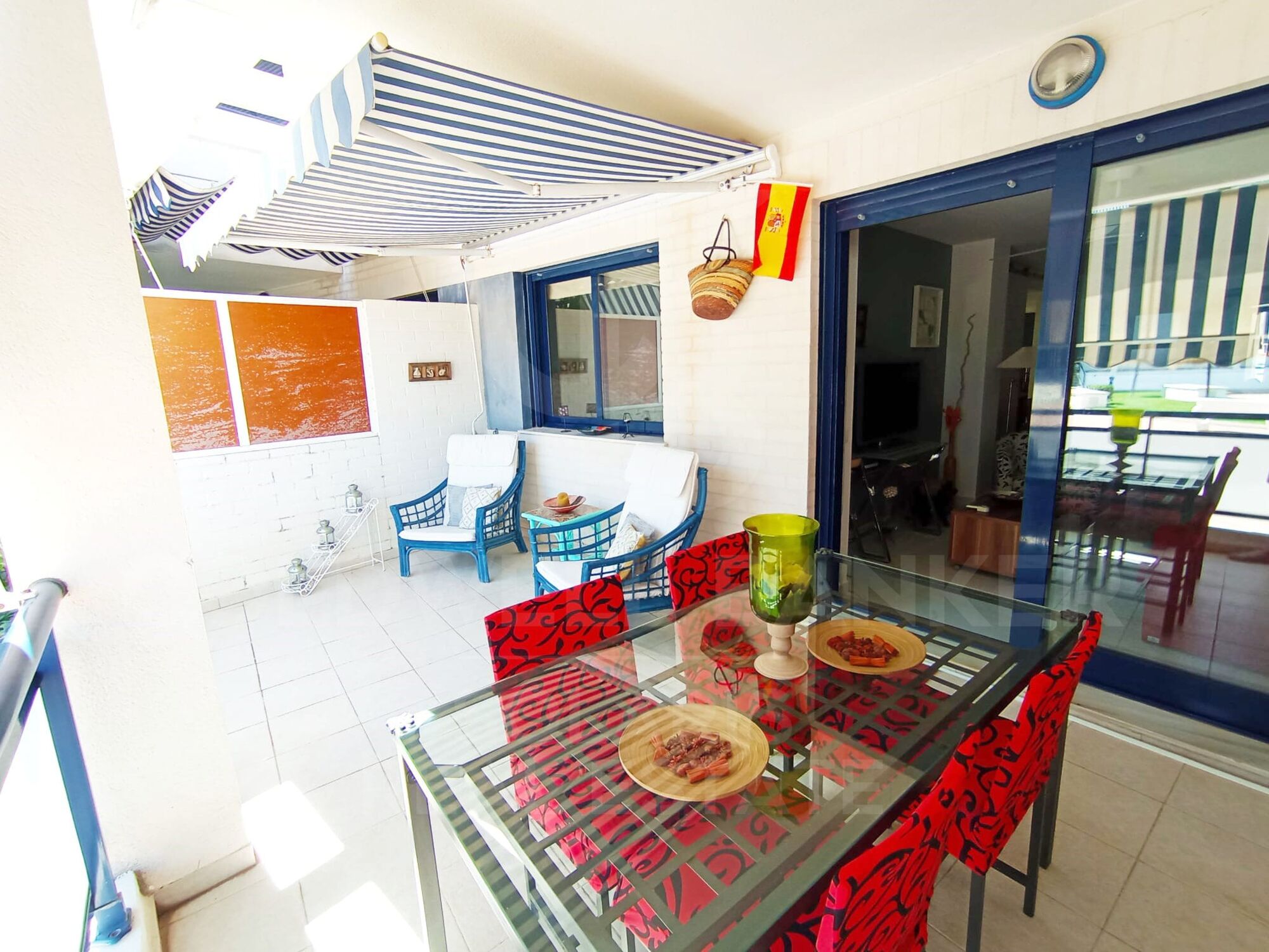 EXCLUSIVE RENOVATED PROPERTY IN FRONT OF THE REAL CLUB NÁUTICO DE DÉNIA AND 50 METERS FROM THE BEACH.