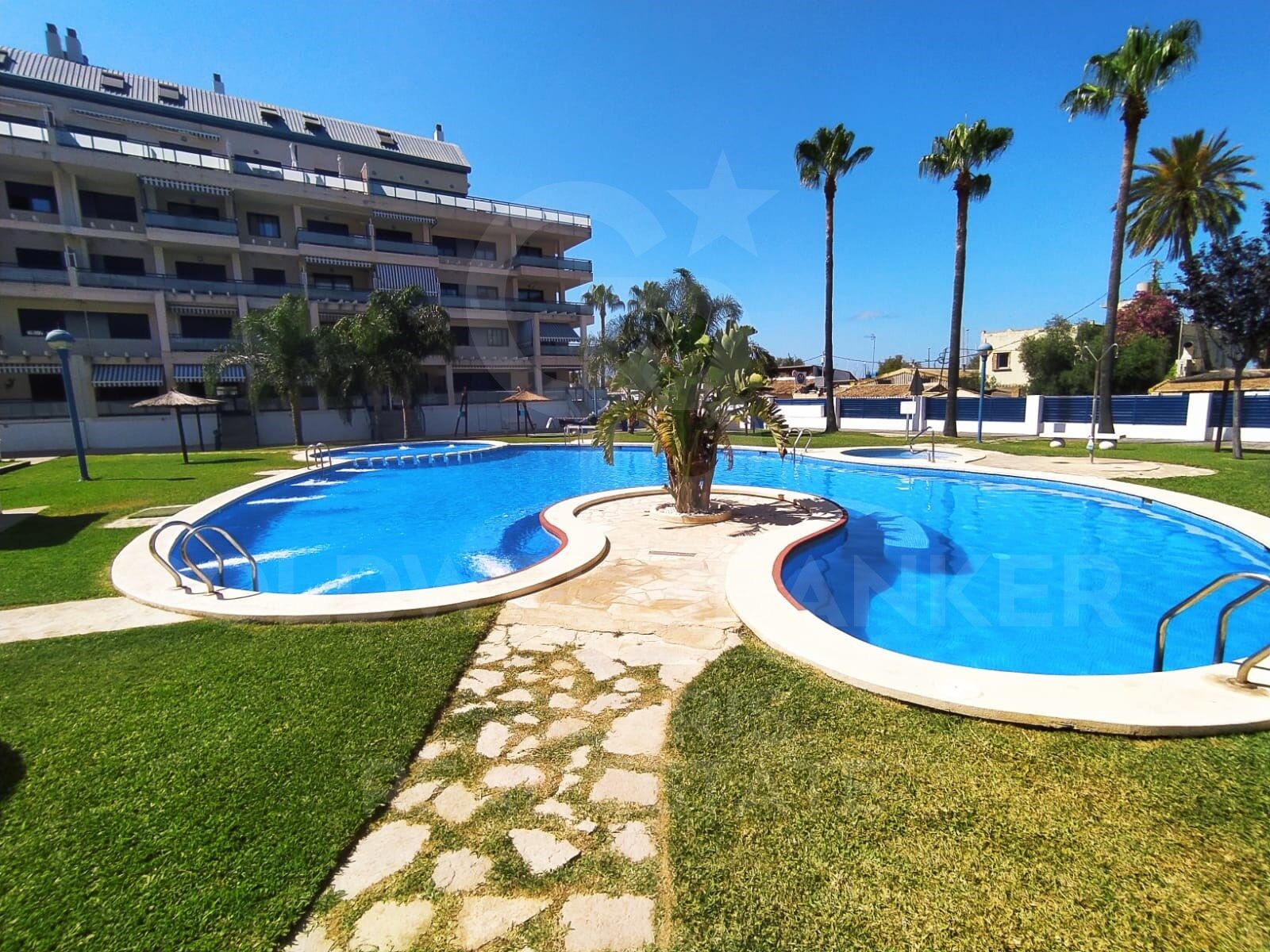 EXCLUSIVE RENOVATED PROPERTY IN FRONT OF THE REAL CLUB NÁUTICO DE DÉNIA AND 50 METERS FROM THE BEACH.