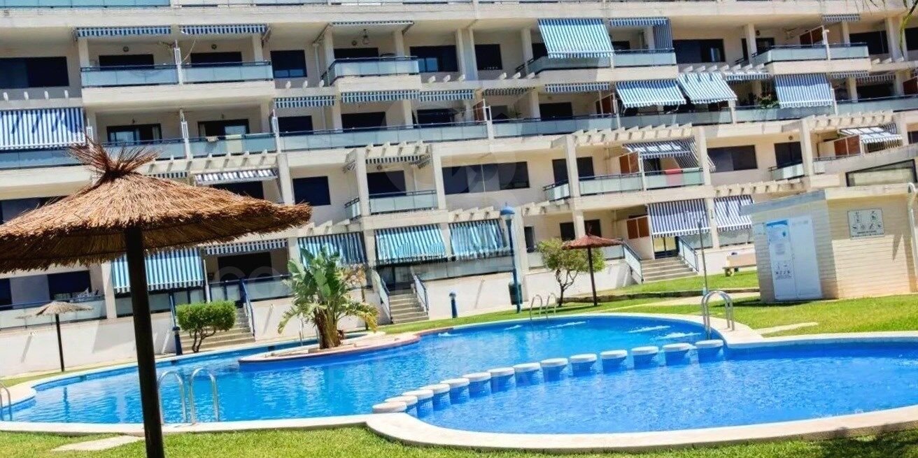 EXCLUSIVE RENOVATED PROPERTY IN FRONT OF THE REAL CLUB NÁUTICO DE DÉNIA AND 50 METERS FROM THE BEACH.
