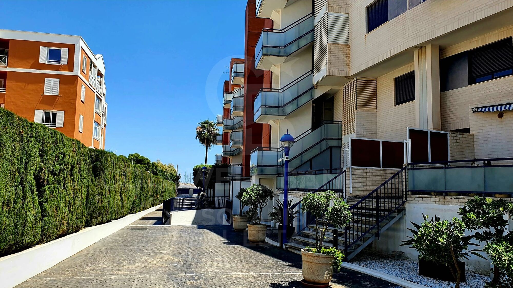 EXKLUSIVE RENOVIERTE IMMOBILIE VOR DEM REAL CLUB NÁUTICO DE DÉNIA UND 50 METER VOM STRAND ENTFERNT.