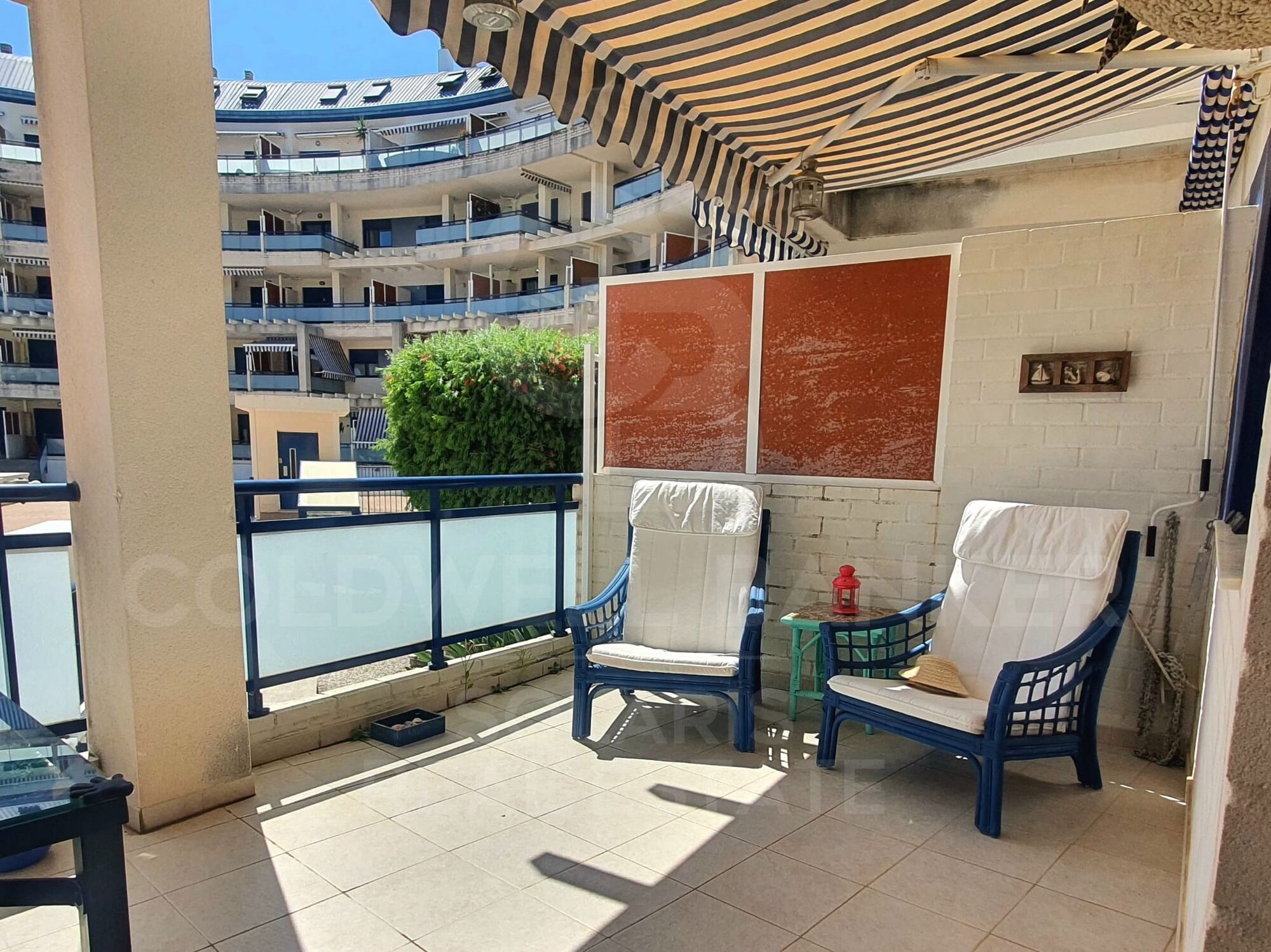 EXCLUSIVE RENOVATED PROPERTY IN FRONT OF THE REAL CLUB NÁUTICO DE DÉNIA AND 50 METERS FROM THE BEACH.