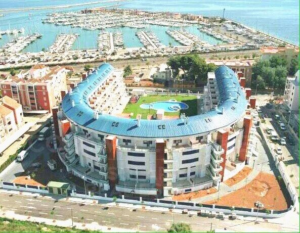 EXKLUSIVE RENOVIERTE IMMOBILIE VOR DEM REAL CLUB NÁUTICO DE DÉNIA UND 50 METER VOM STRAND ENTFERNT.