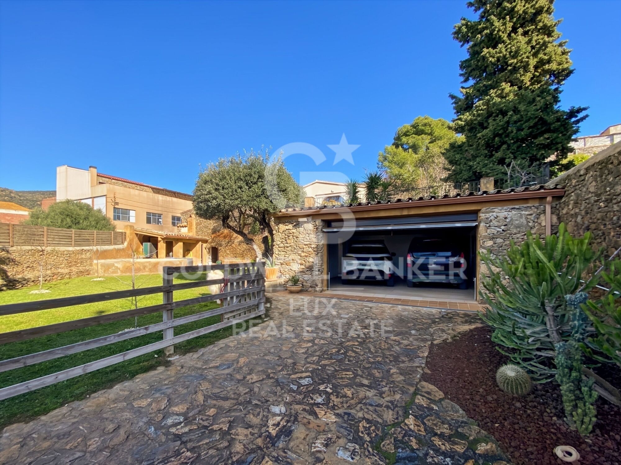 House + separate loft, pool, 5 minutes from Roses, Costa Brava