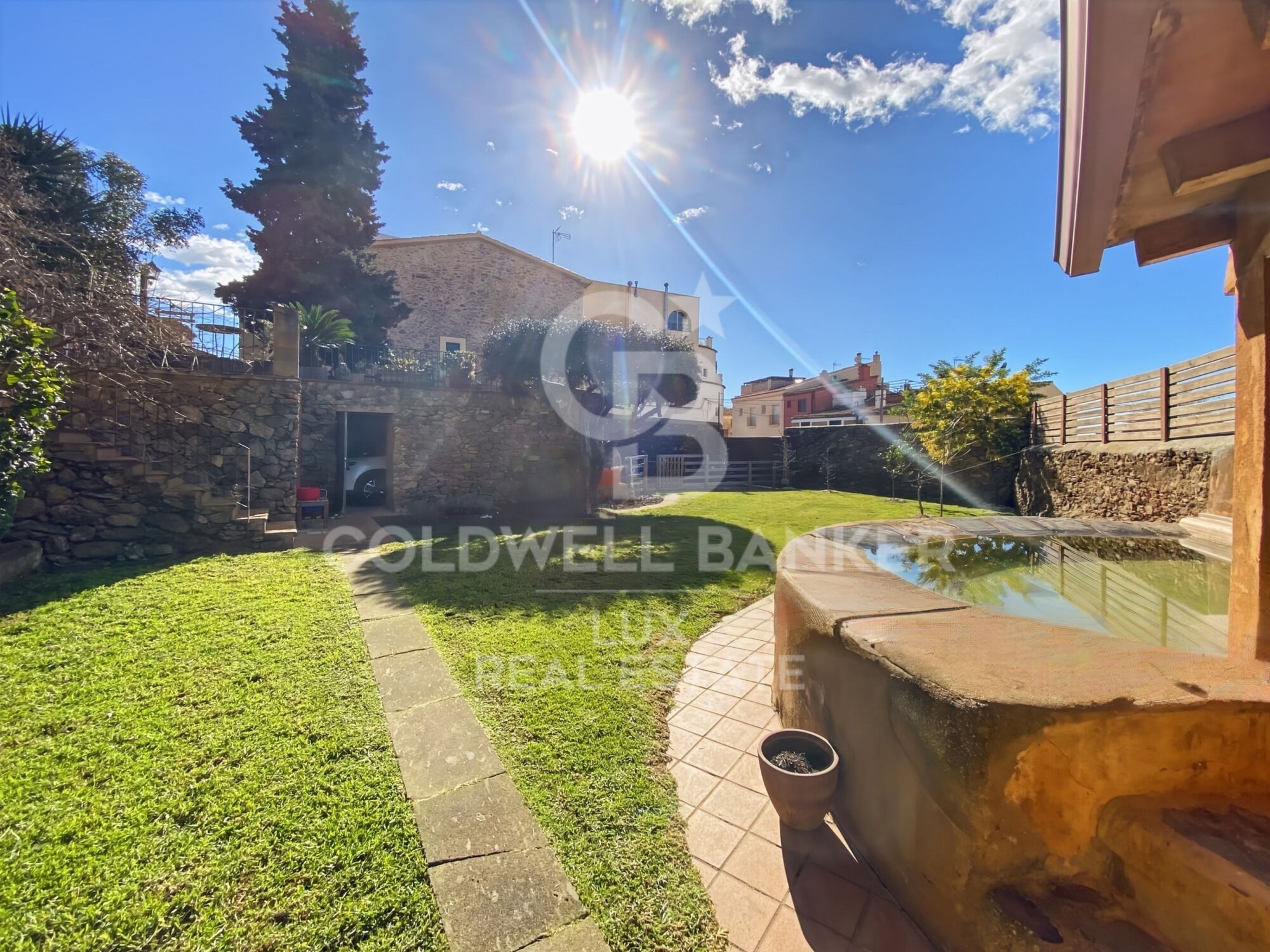 House + separate loft, pool, 5 minutes from Roses, Costa Brava