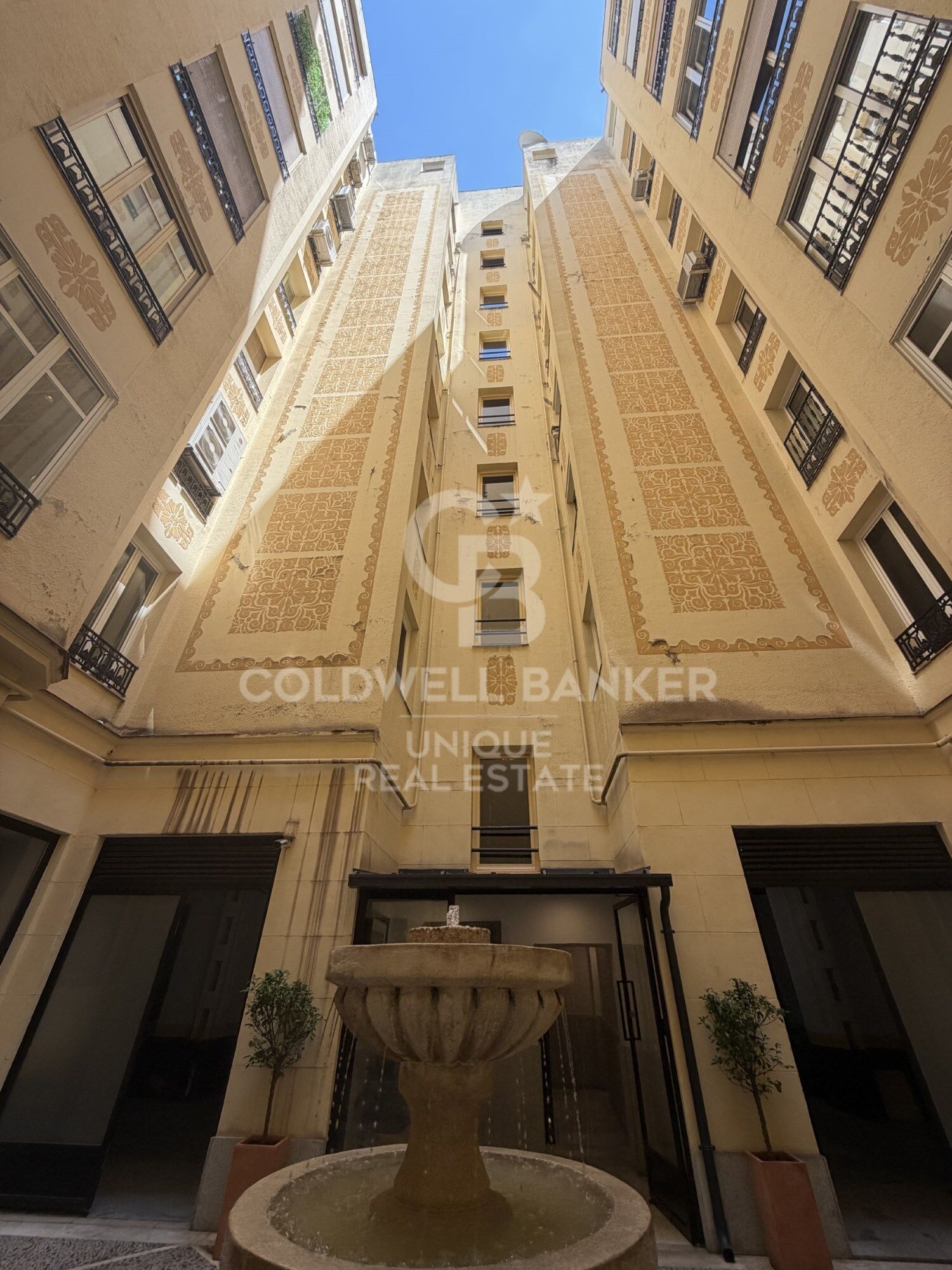 Wohnung mit zwei Schlafzimmern in einem einzigartigen und spektakulären Gebäude in Almagro, Madrid.