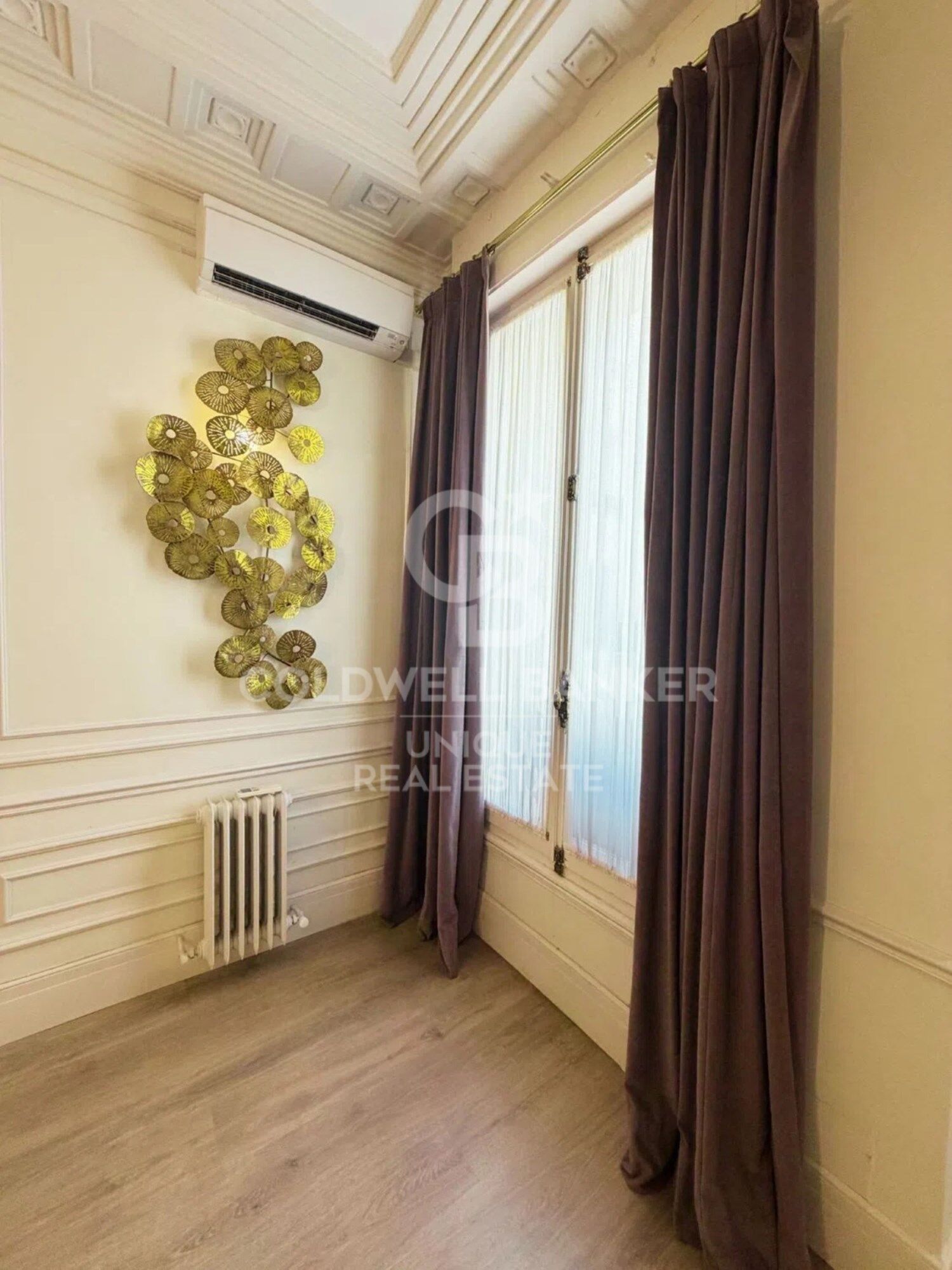 Two-bedroom apartment in a unique and spectacular building in Almagro, Madrid.