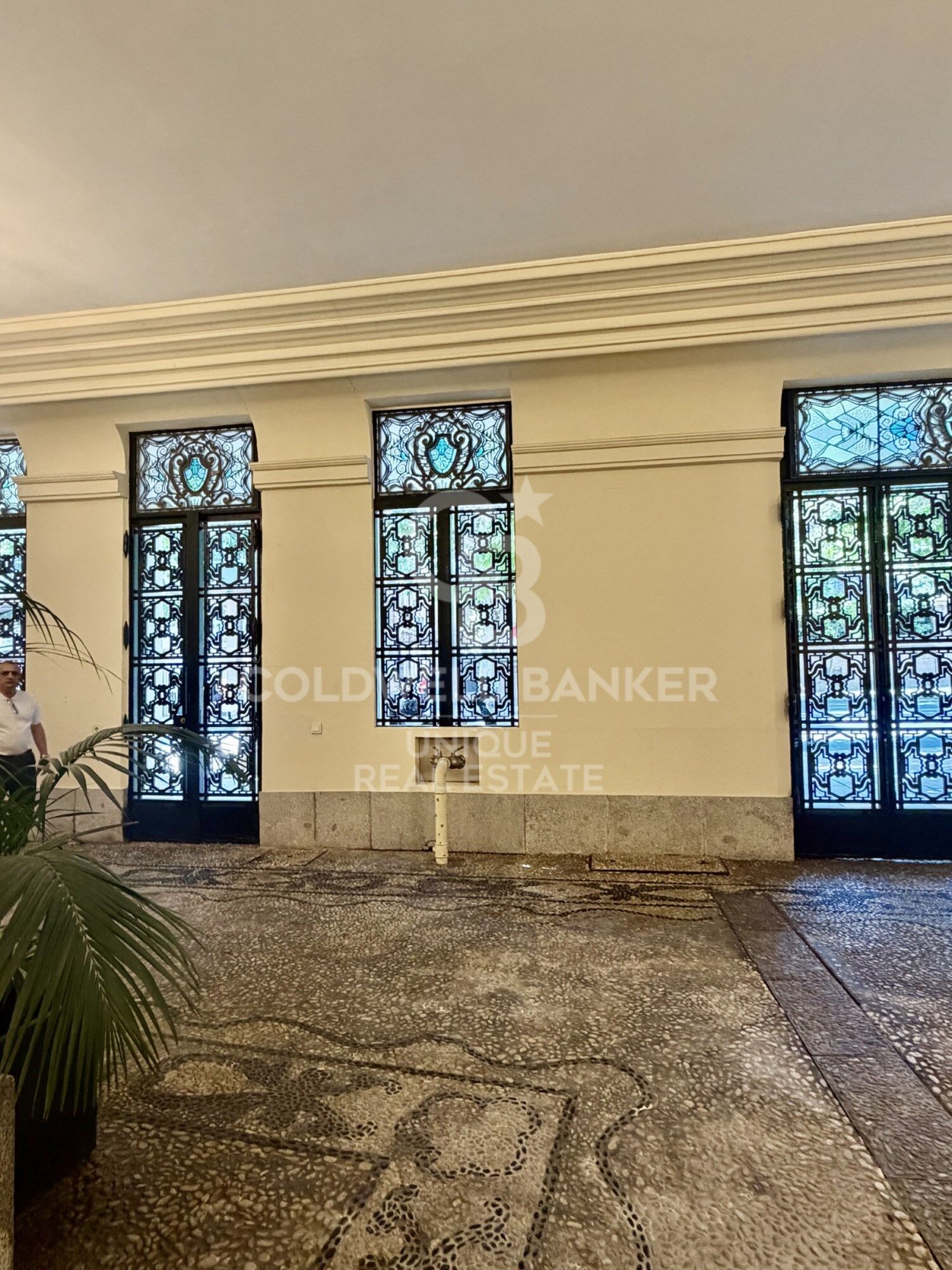 Two-bedroom apartment in a unique and spectacular building in Almagro, Madrid.