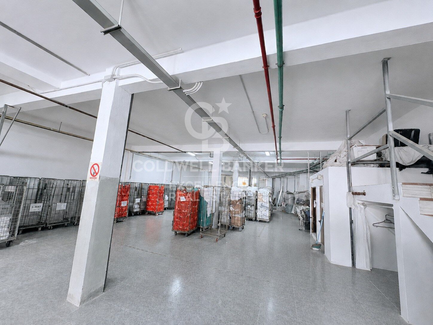 Amplio y versátil local comercial en exclusiva ubicación sobre la Ctra. Barcelona de Puçol.