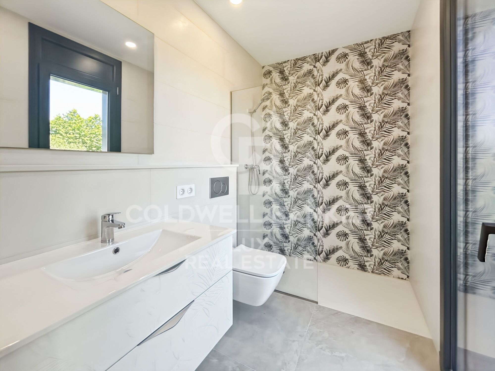 New build villa in Empuriabrava with pool and garage