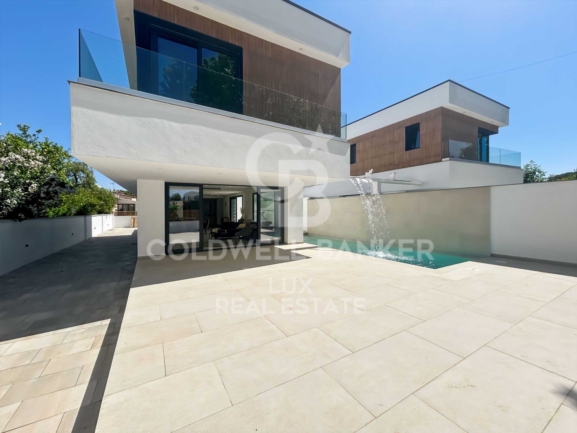 New build villa in Empuriabrava with pool and garage