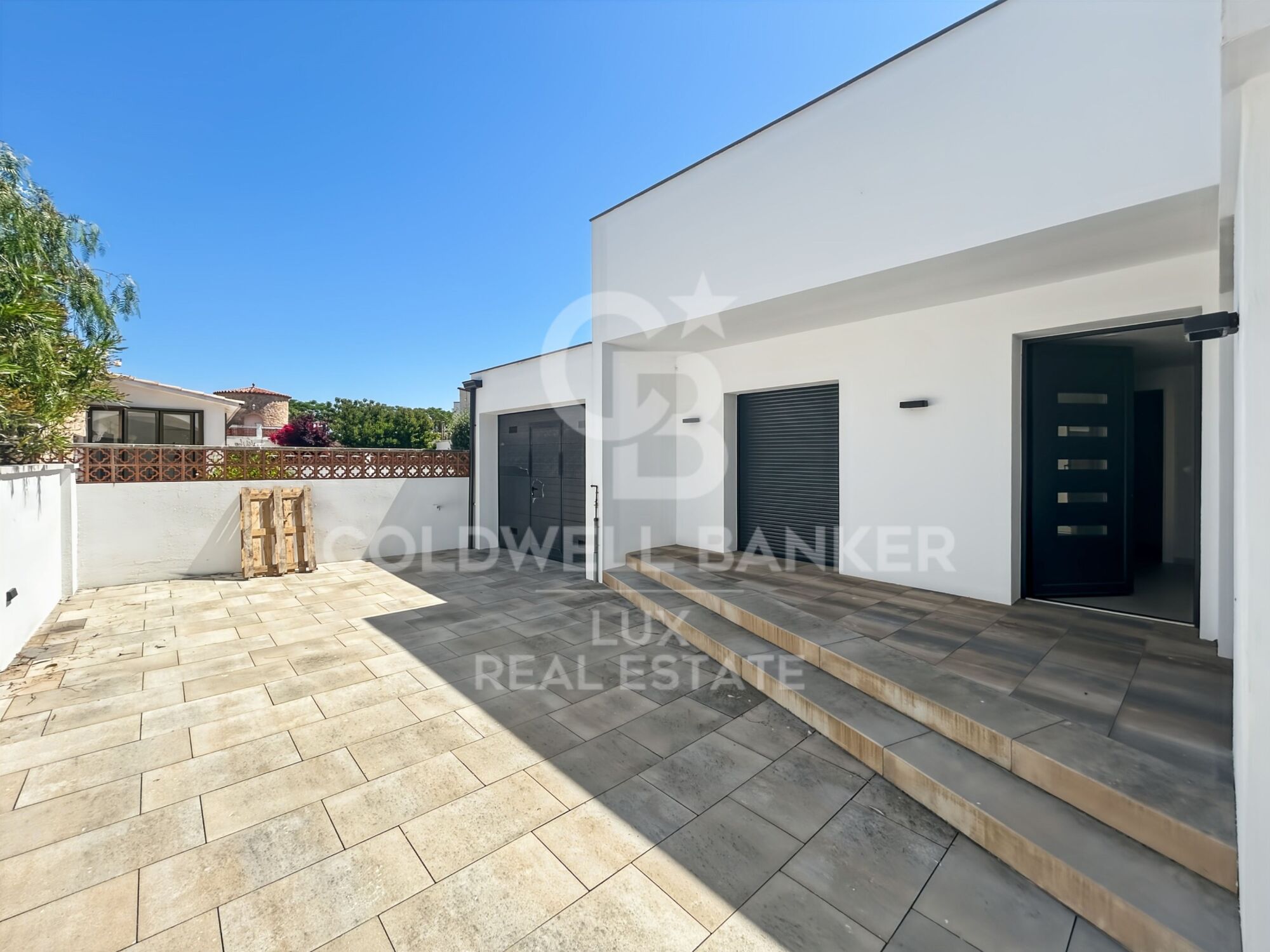 New build villa in Empuriabrava with pool and garage