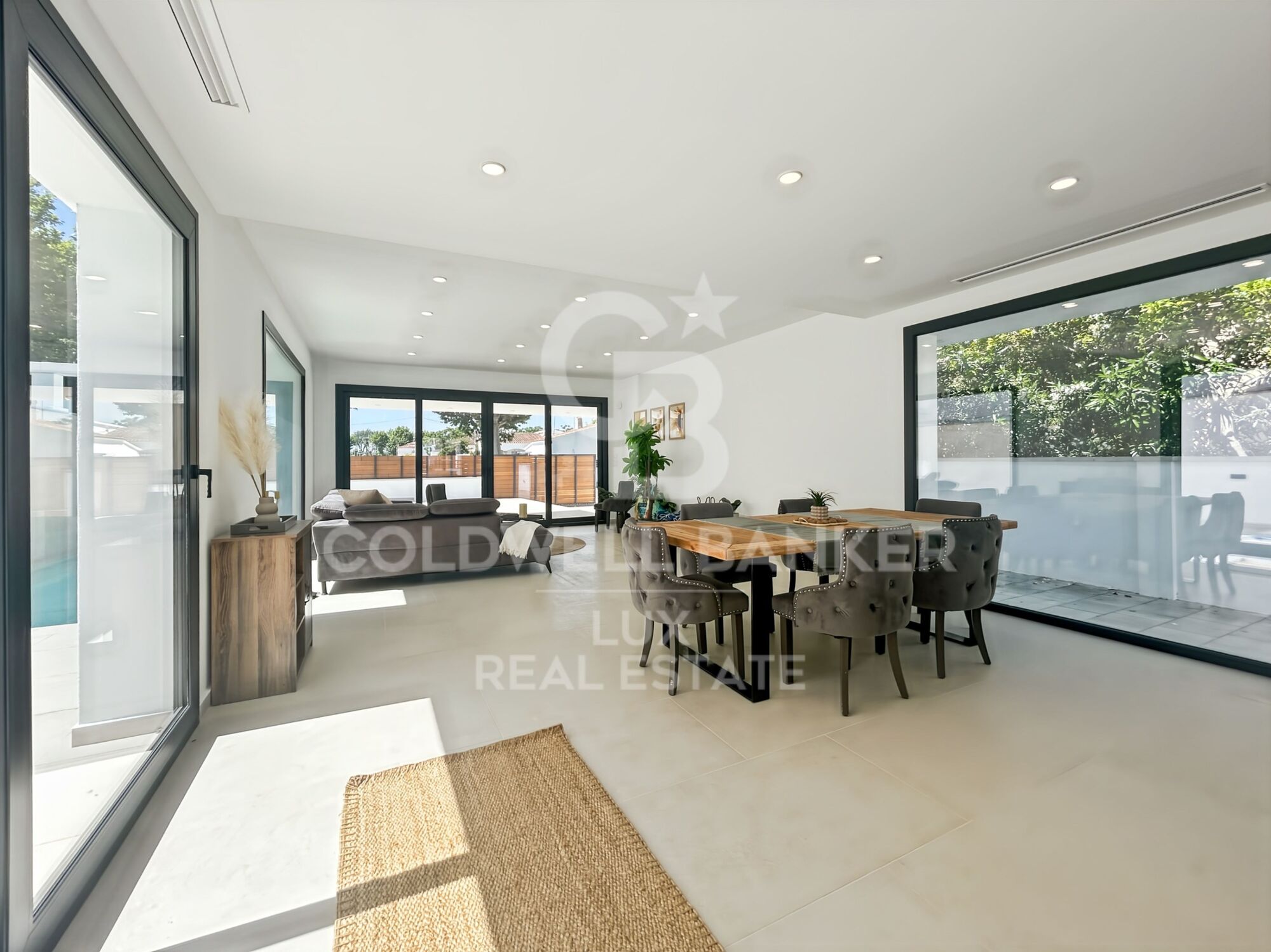 Villa neuve à Empuriabrava avec piscine et garage