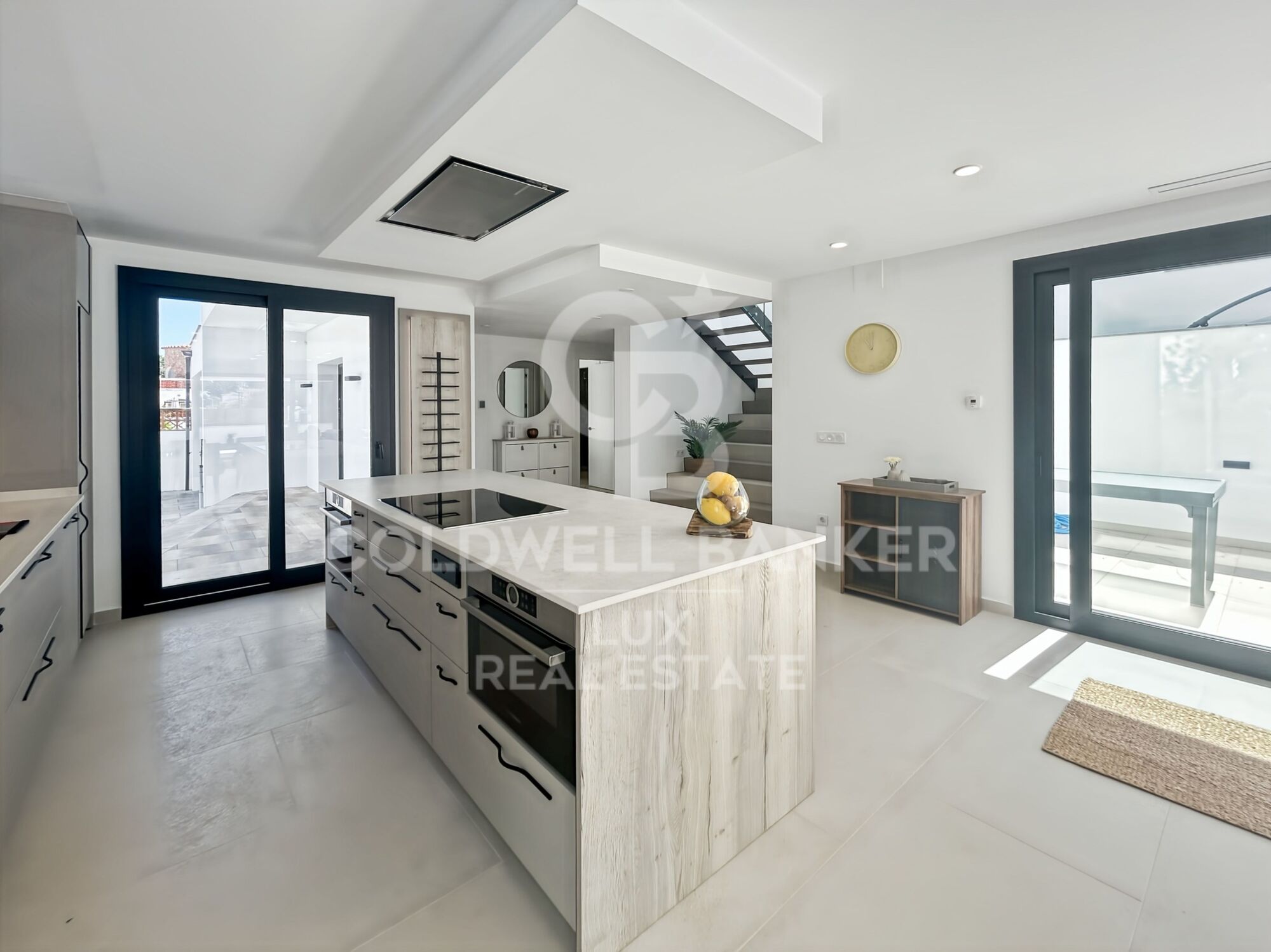 Villa neuve à Empuriabrava avec piscine et garage