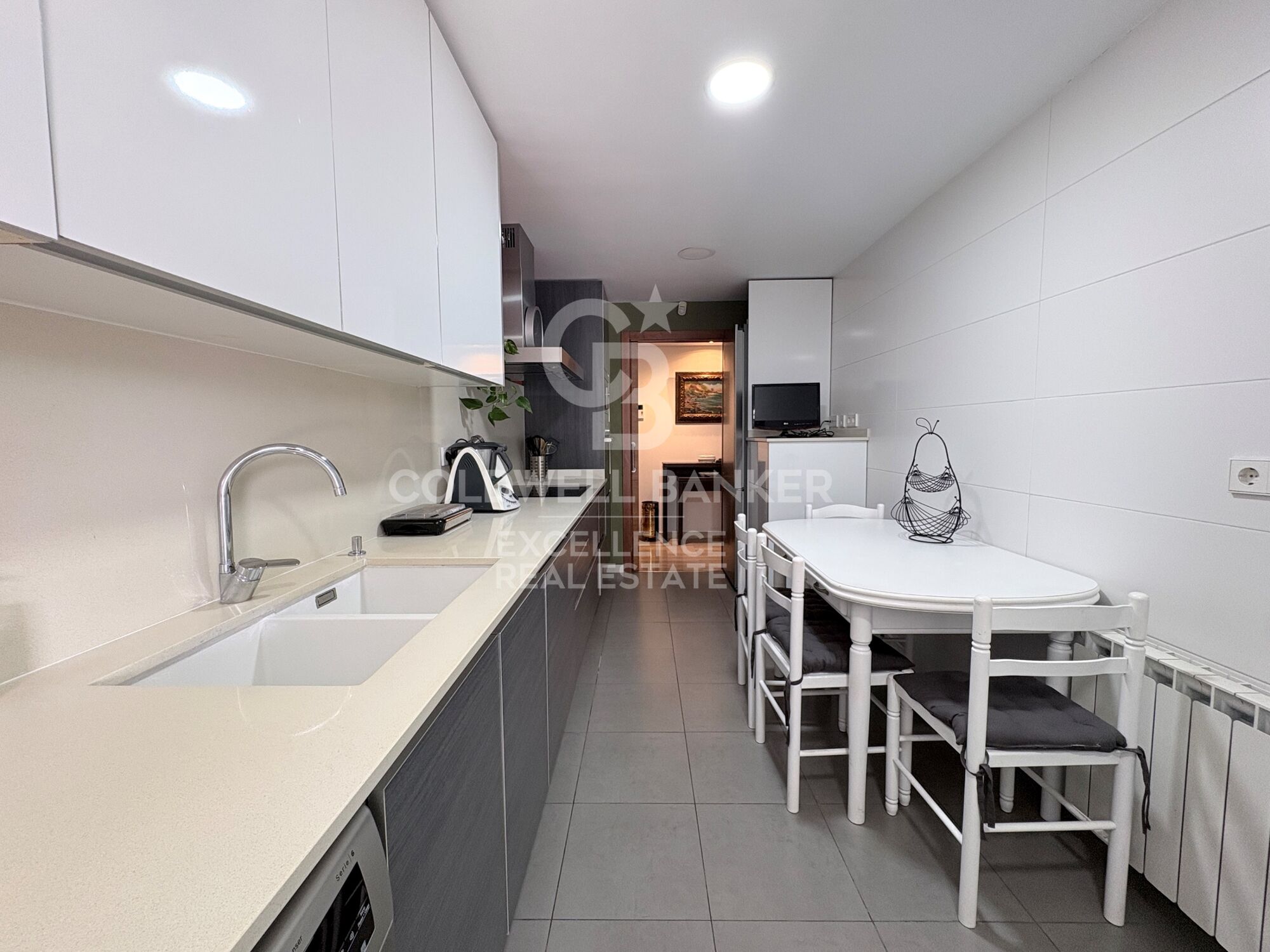 Exclusivo piso de 122 m² con amplia terraza, garaje y trastero en residencial privado junto a la Ciudad de las Artes y las Ciencias