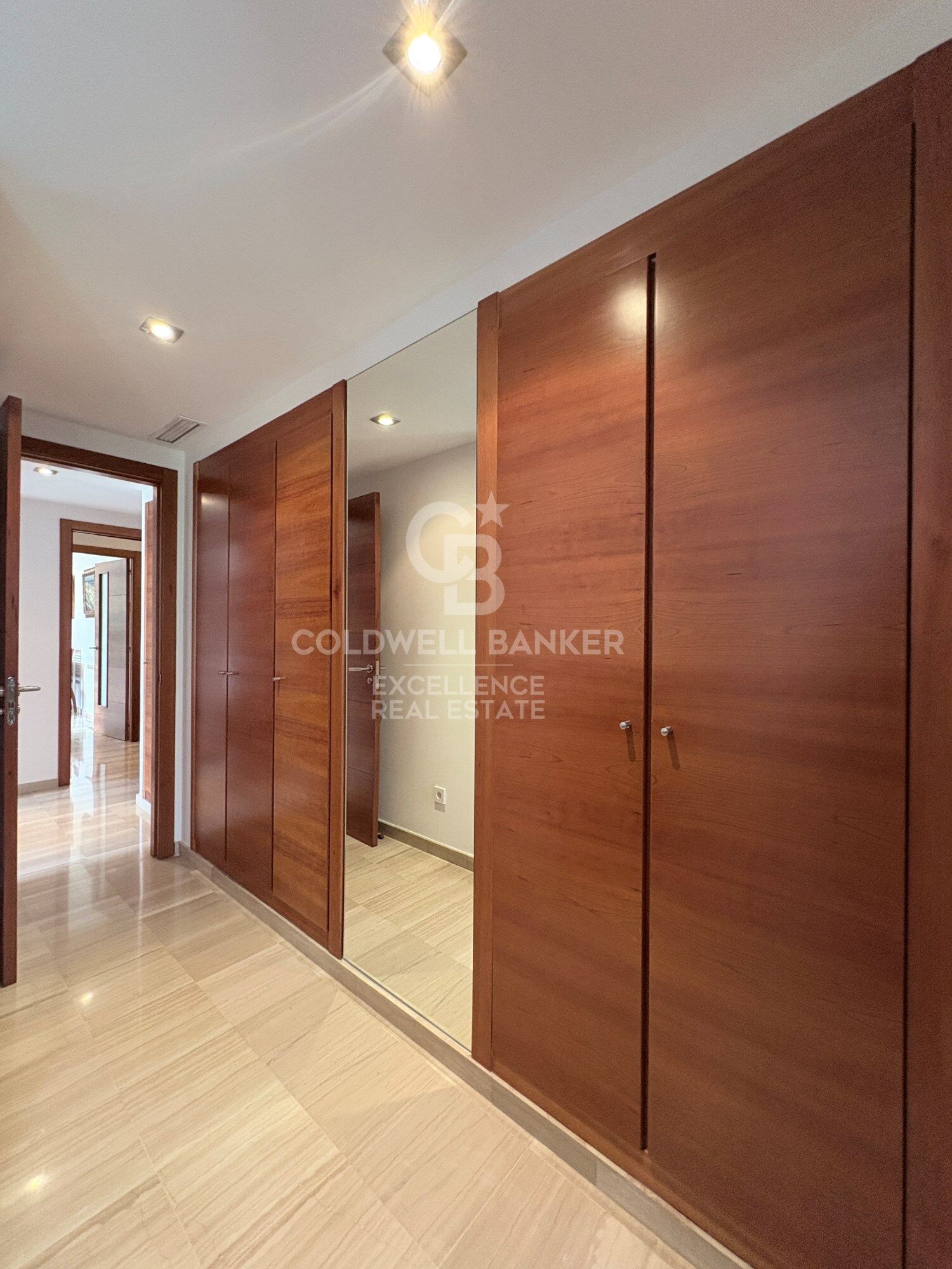 Exclusivo piso de 122 m² con amplia terraza, garaje y trastero en residencial privado junto a la Ciudad de las Artes y las Ciencias
