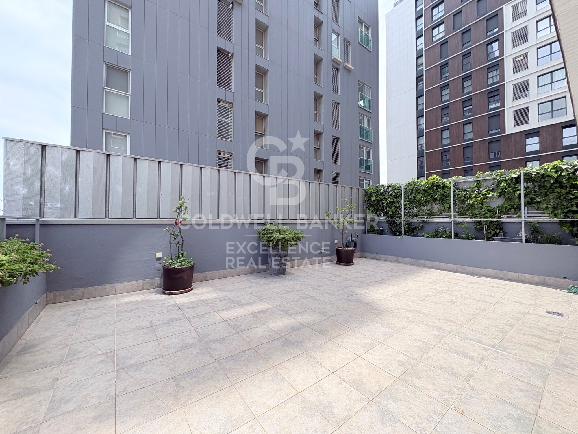 Exclusivo piso de 122 m² con amplia terraza, garaje y trastero en residencial privado junto a la Ciudad de las Artes y las Ciencias