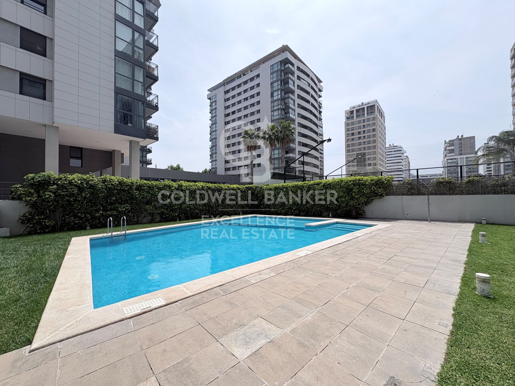 Exclusivo piso de 122 m² con amplia terraza, garaje y trastero en residencial privado junto a la Ciudad de las Artes y las Ciencias