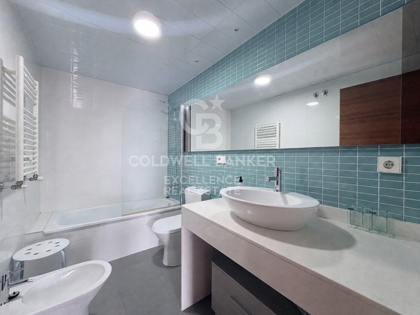 Exclusivo piso de 122 m² con amplia terraza, garaje y trastero en residencial privado junto a la Ciudad de las Artes y las Ciencias