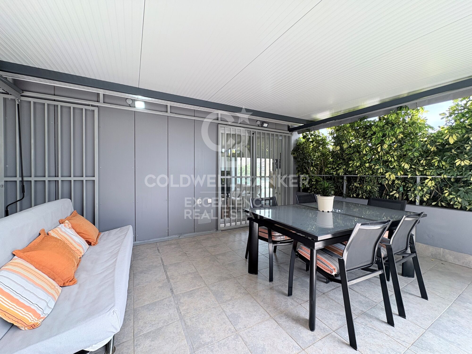 Appartement exclusif de 122 m² avec grande terrasse, garage et débarras dans une résidence privée à côté de la Ville des Arts et des Sciences