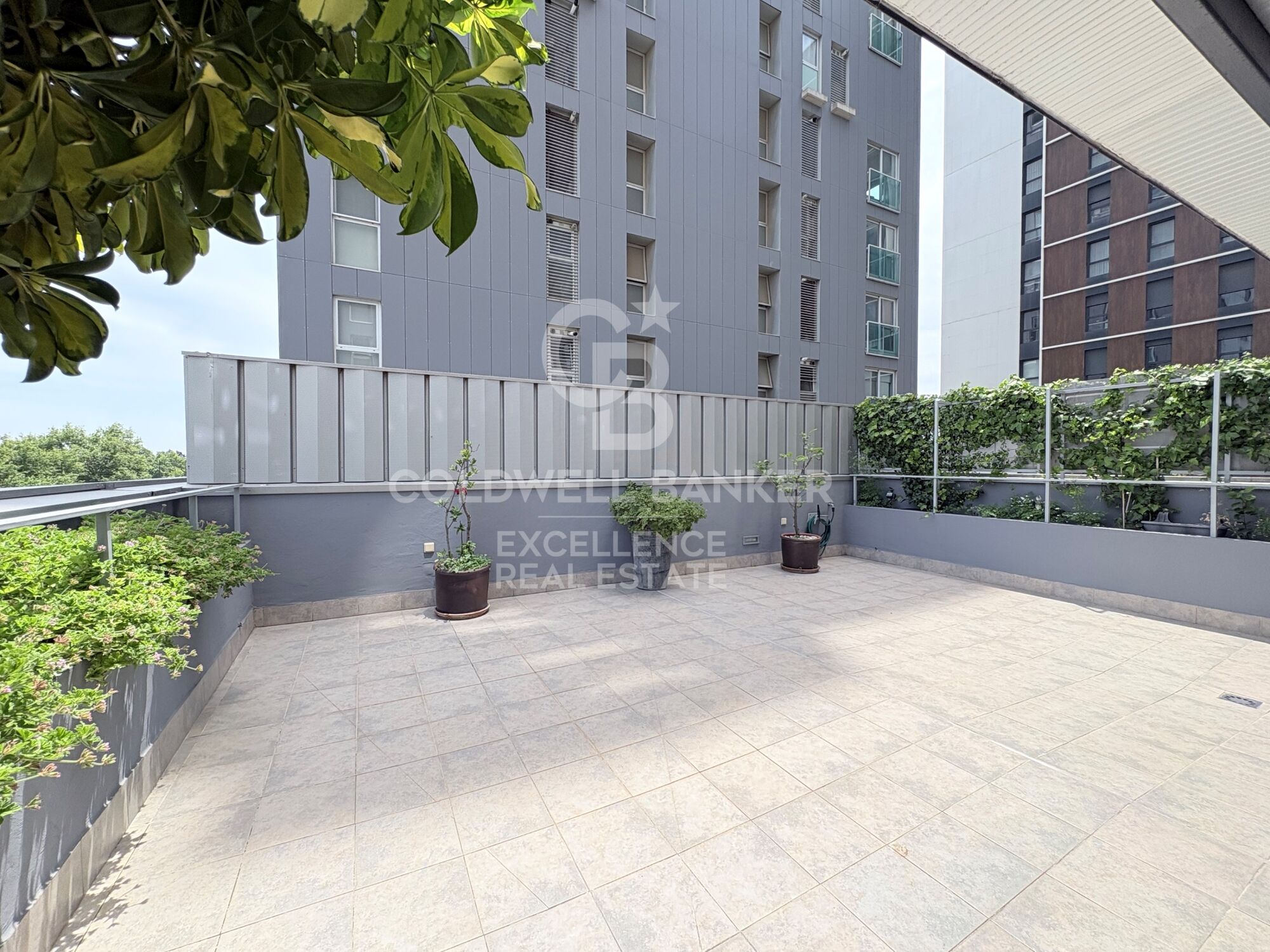 Appartement exclusif de 122 m² avec grande terrasse, garage et débarras dans une résidence privée à côté de la Ville des Arts et des Sciences