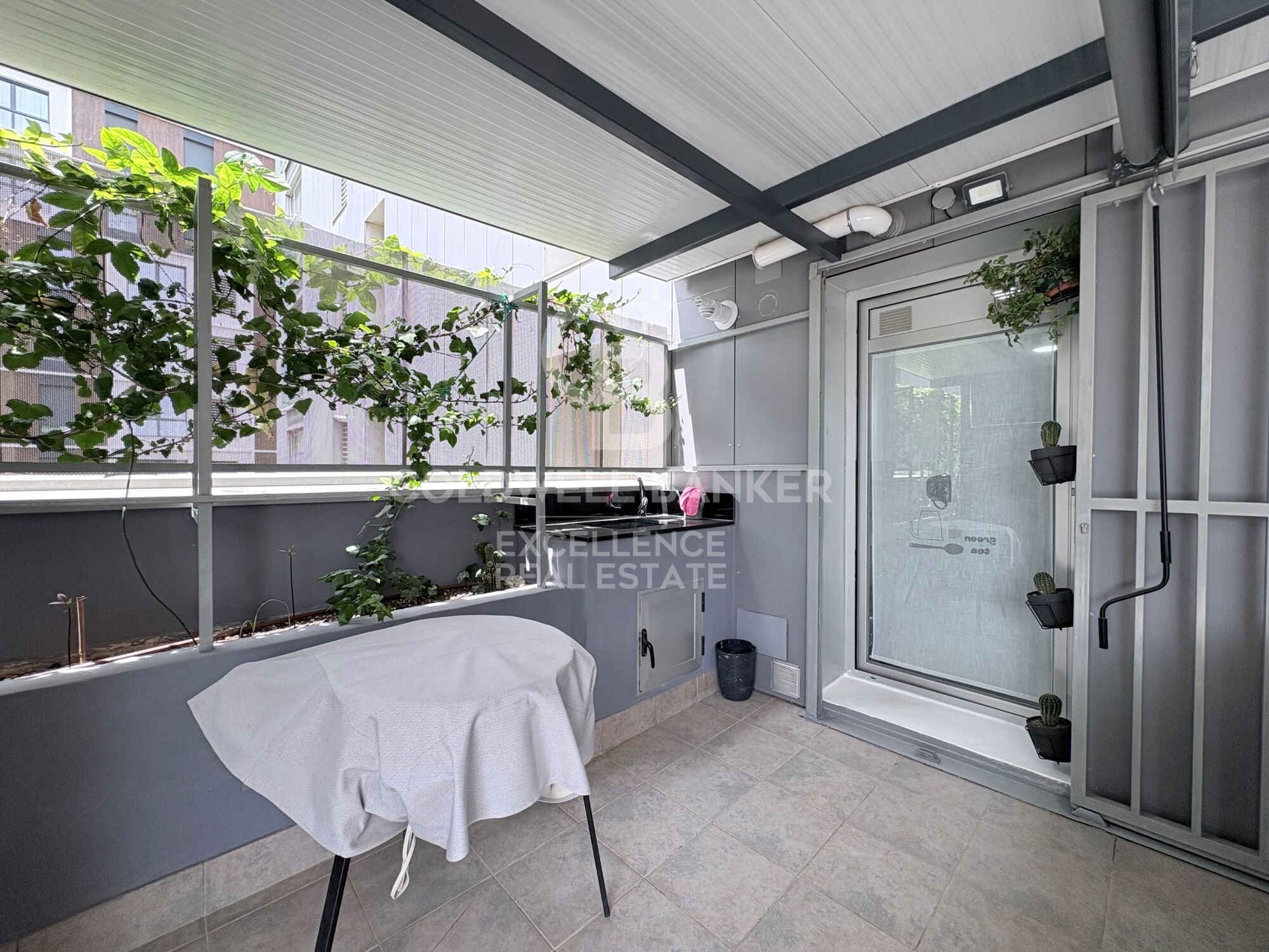 Appartement exclusif de 122 m² avec grande terrasse, garage et débarras dans une résidence privée à côté de la Ville des Arts et des Sciences