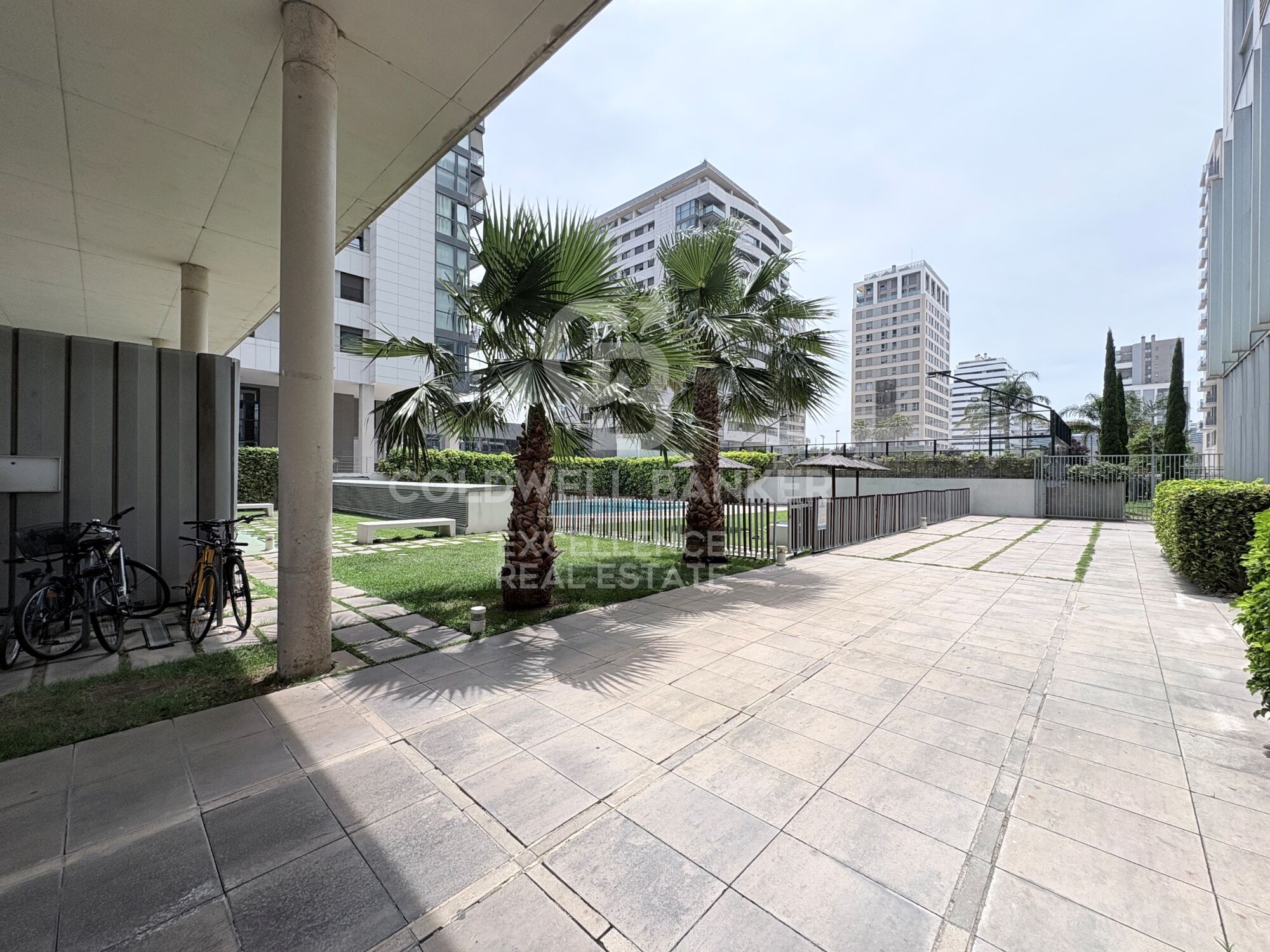 Appartement exclusif de 122 m² avec grande terrasse, garage et débarras dans une résidence privée à côté de la Ville des Arts et des Sciences