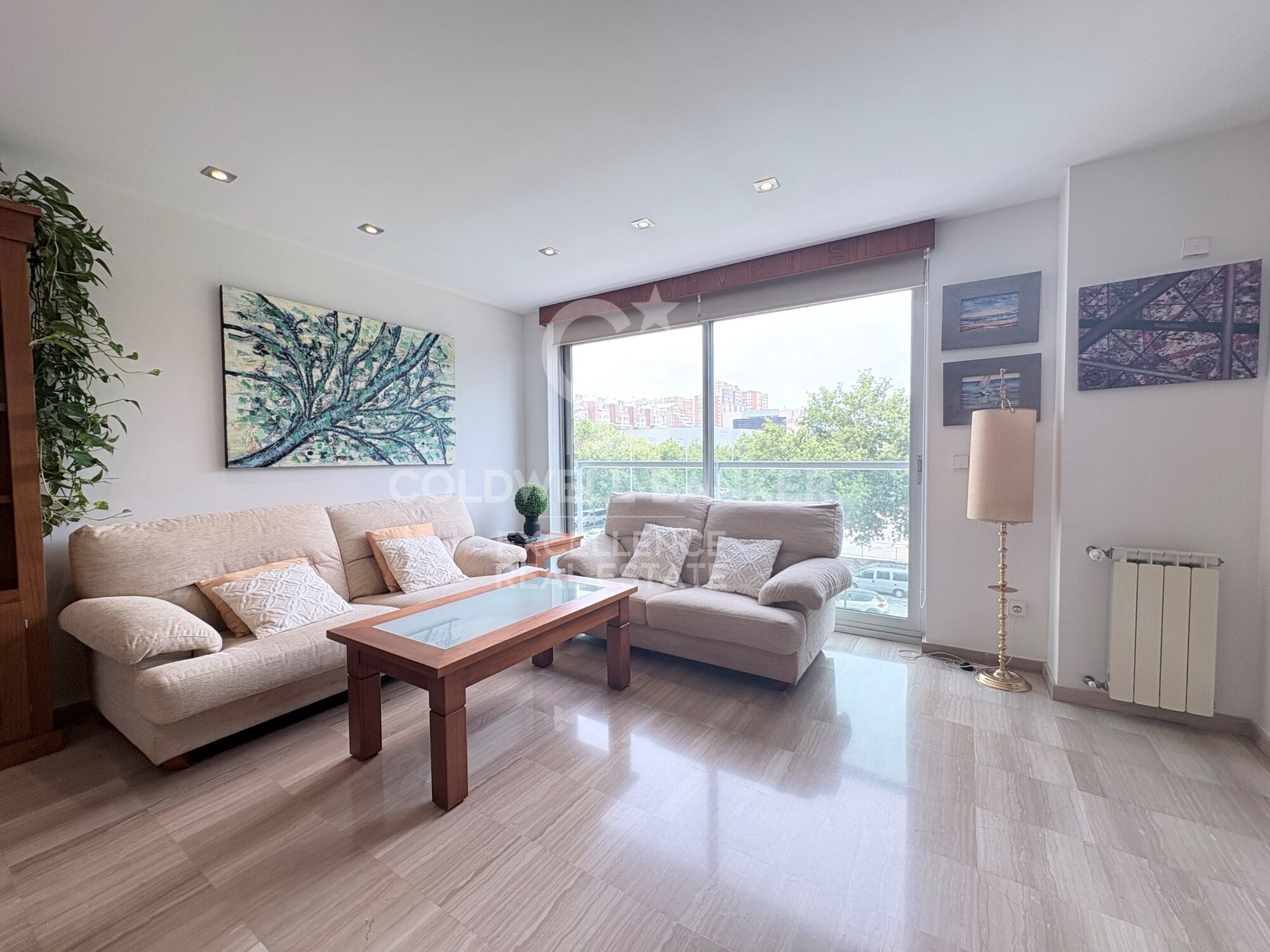 Exclusive 122 m² flat with large terrace, garage and storage room in a private residential next to the City of Arts and Sciences