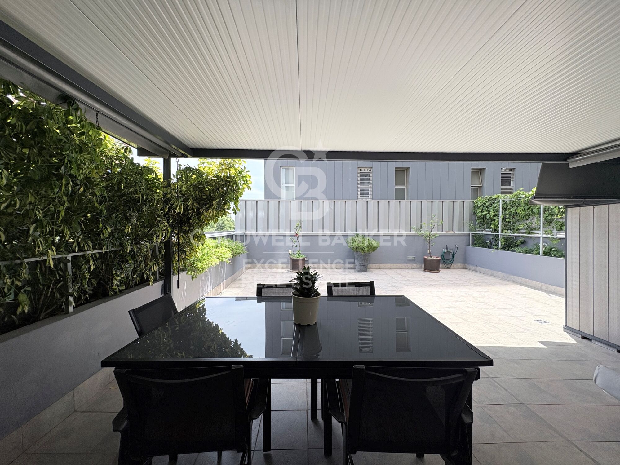 Exklusive 122 m² große Wohnung mit großer Terrasse, Garage und Abstellraum in einer privaten Wohnanlage neben der Stadt für Kunst und Wissenschaften
