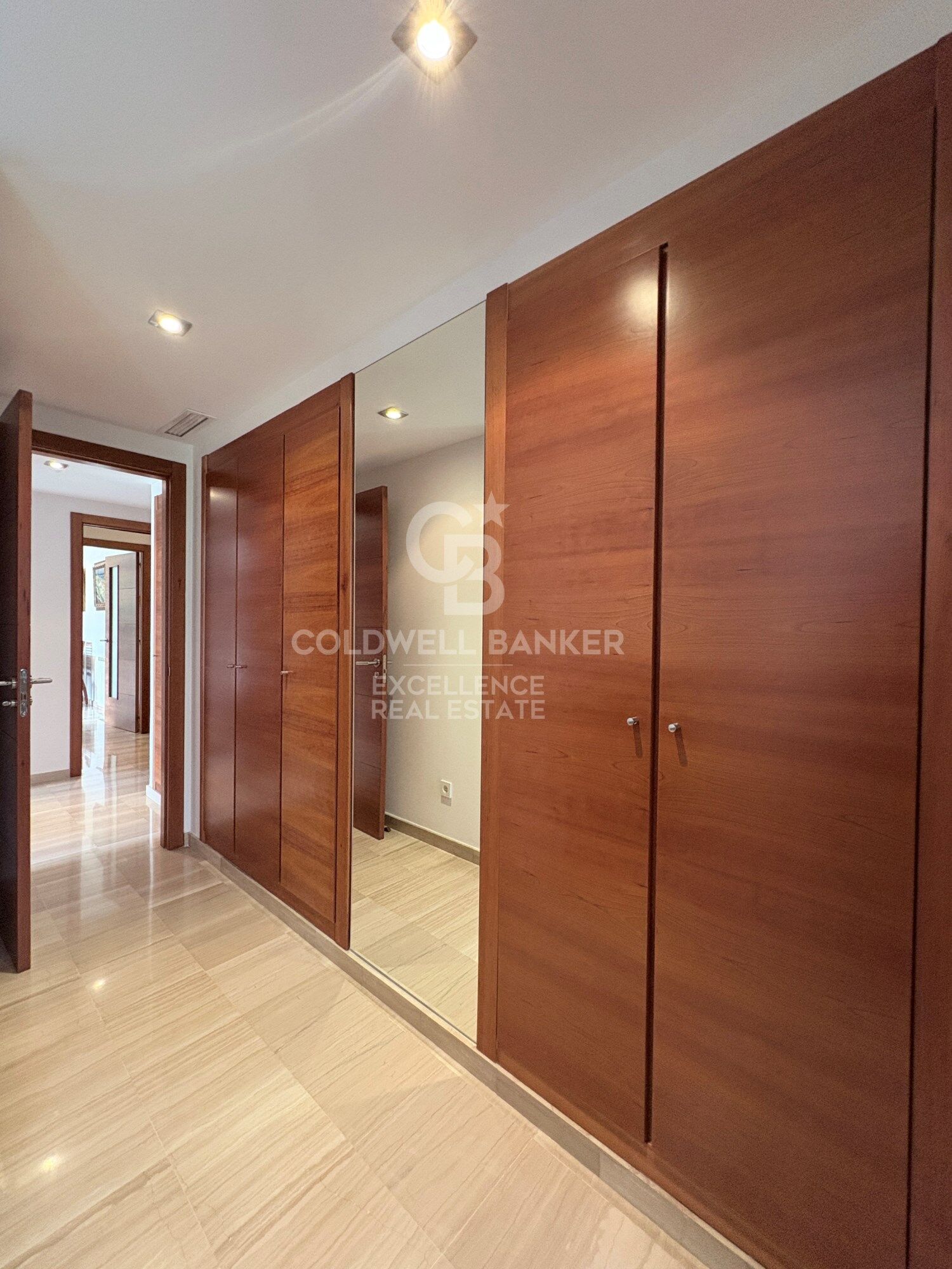 Exclusive 122 m² flat with large terrace, garage and storage room in a private residential next to the City of Arts and Sciences