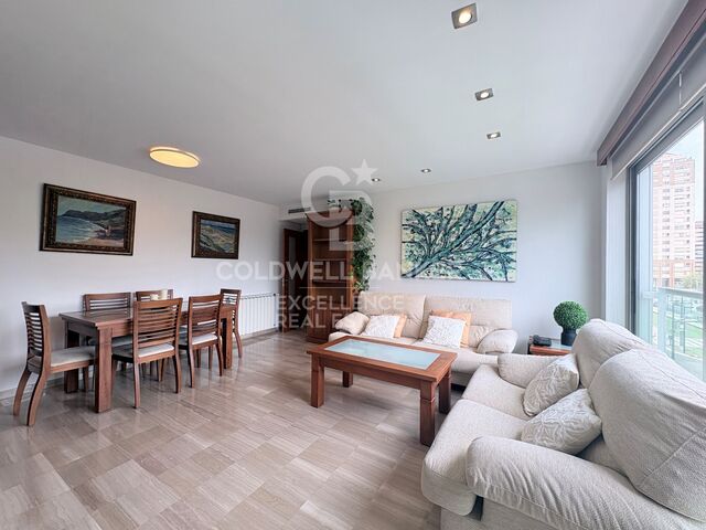 Exklusive 122 m² große Wohnung mit großer Terrasse, Garage und Abstellraum in einer privaten Wohnanlage neben der Stadt für Kunst und Wissenschaften