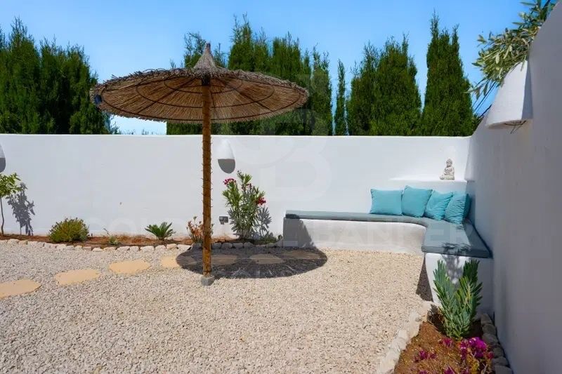 Villa six chambres, quatre salles de bains, style Ibiza