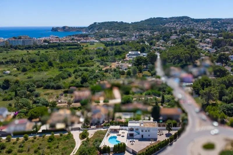 Villa mediterránea moderna con piscina privada en Jávea.
