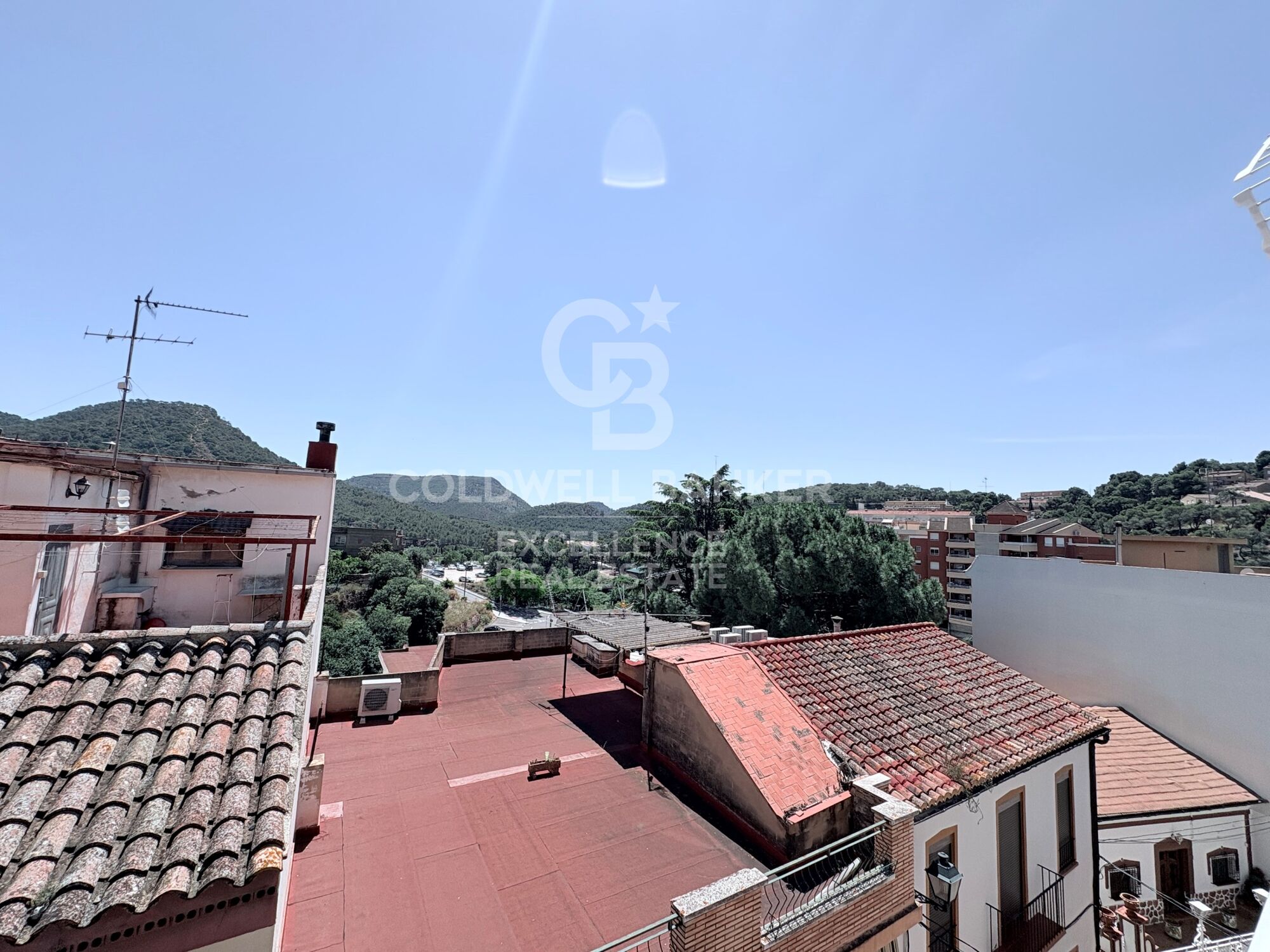 House with two independent houses and garage in Serra