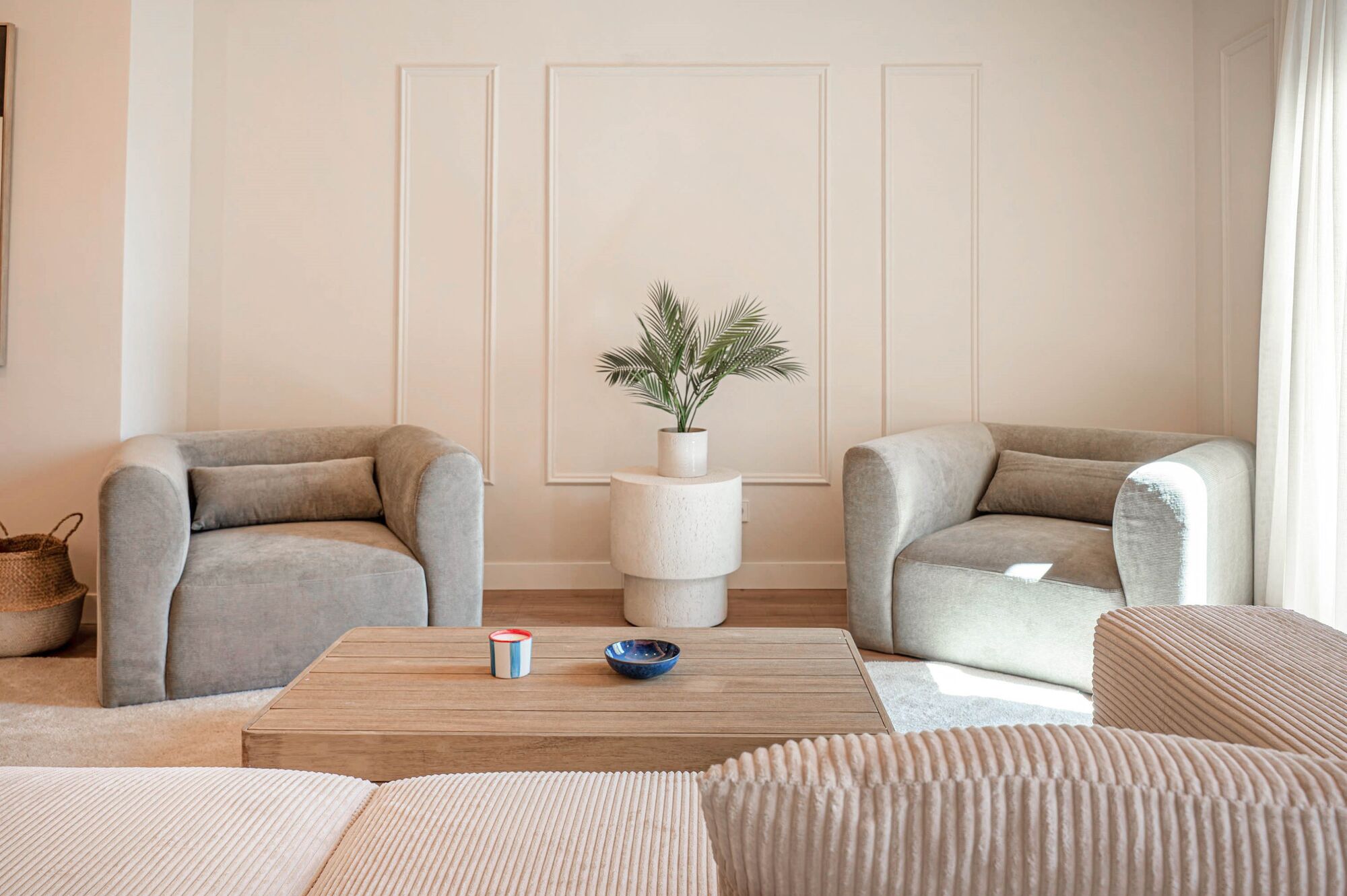 Upper-floor apartment for sale on Balmes Street