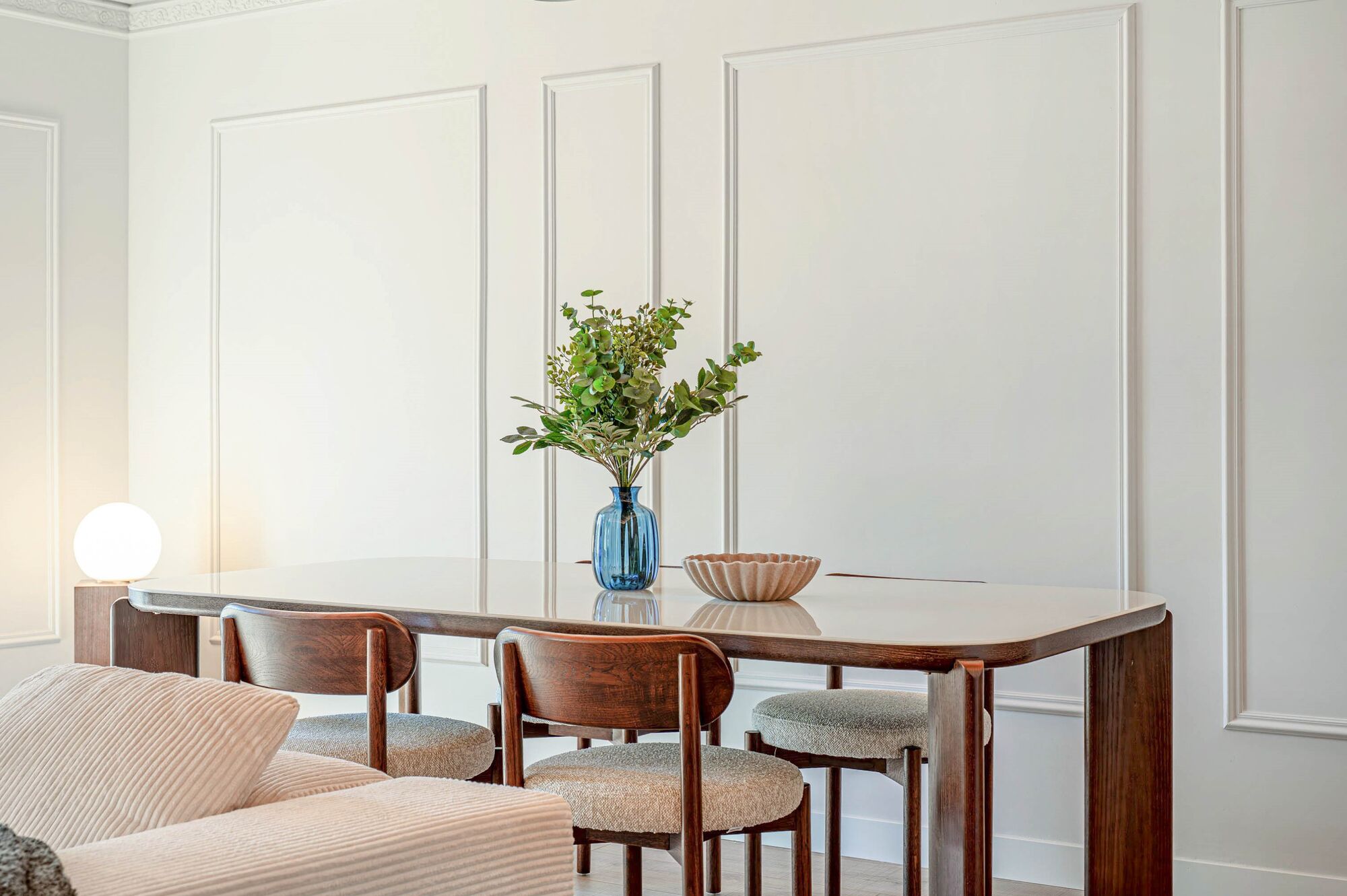 Upper-floor apartment for sale on Balmes Street