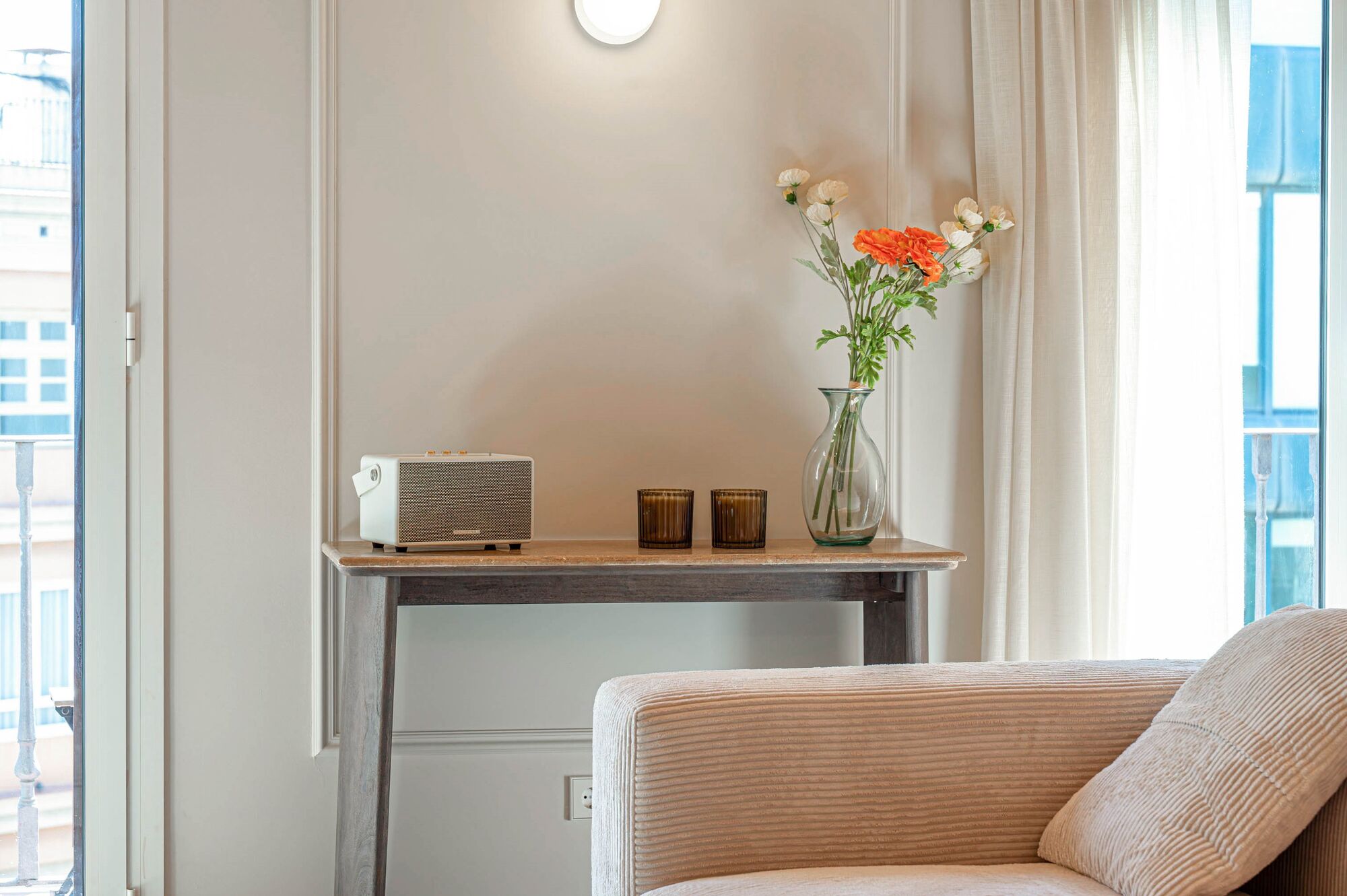 Upper-floor apartment for sale on Balmes Street