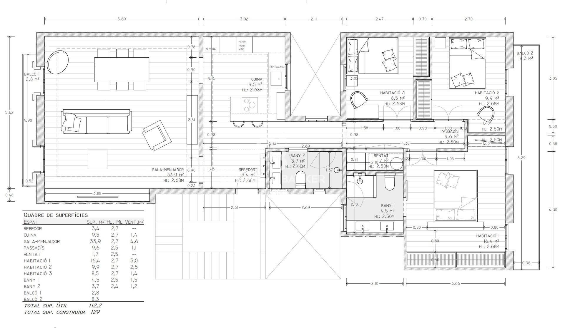 Upper-floor apartment for sale on Balmes Street