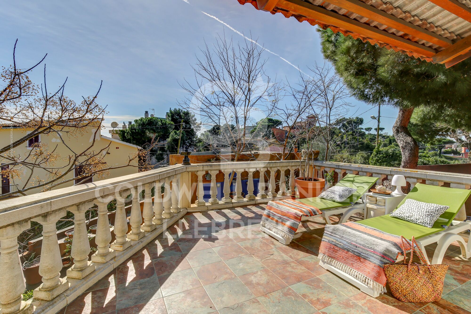Casa en alquiler en Vallvidrera con vistas a Barcelona y al mar
