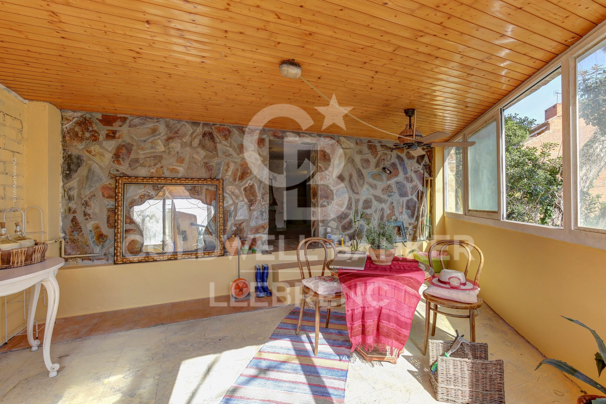 Casa en alquiler en Vallvidrera con vistas a Barcelona y al mar