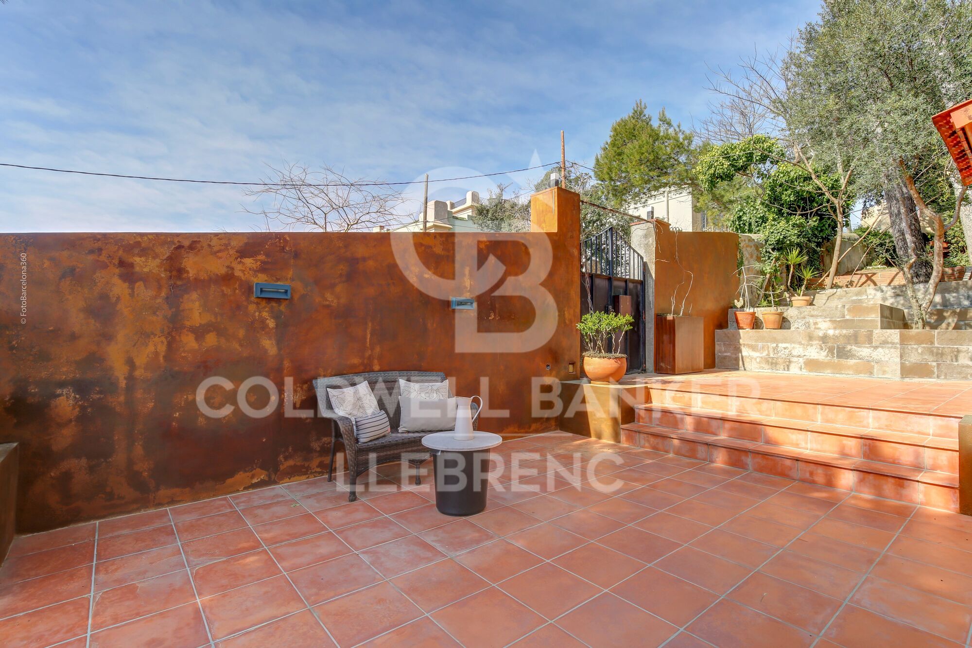 Casa en alquiler en Vallvidrera con vistas a Barcelona y al mar