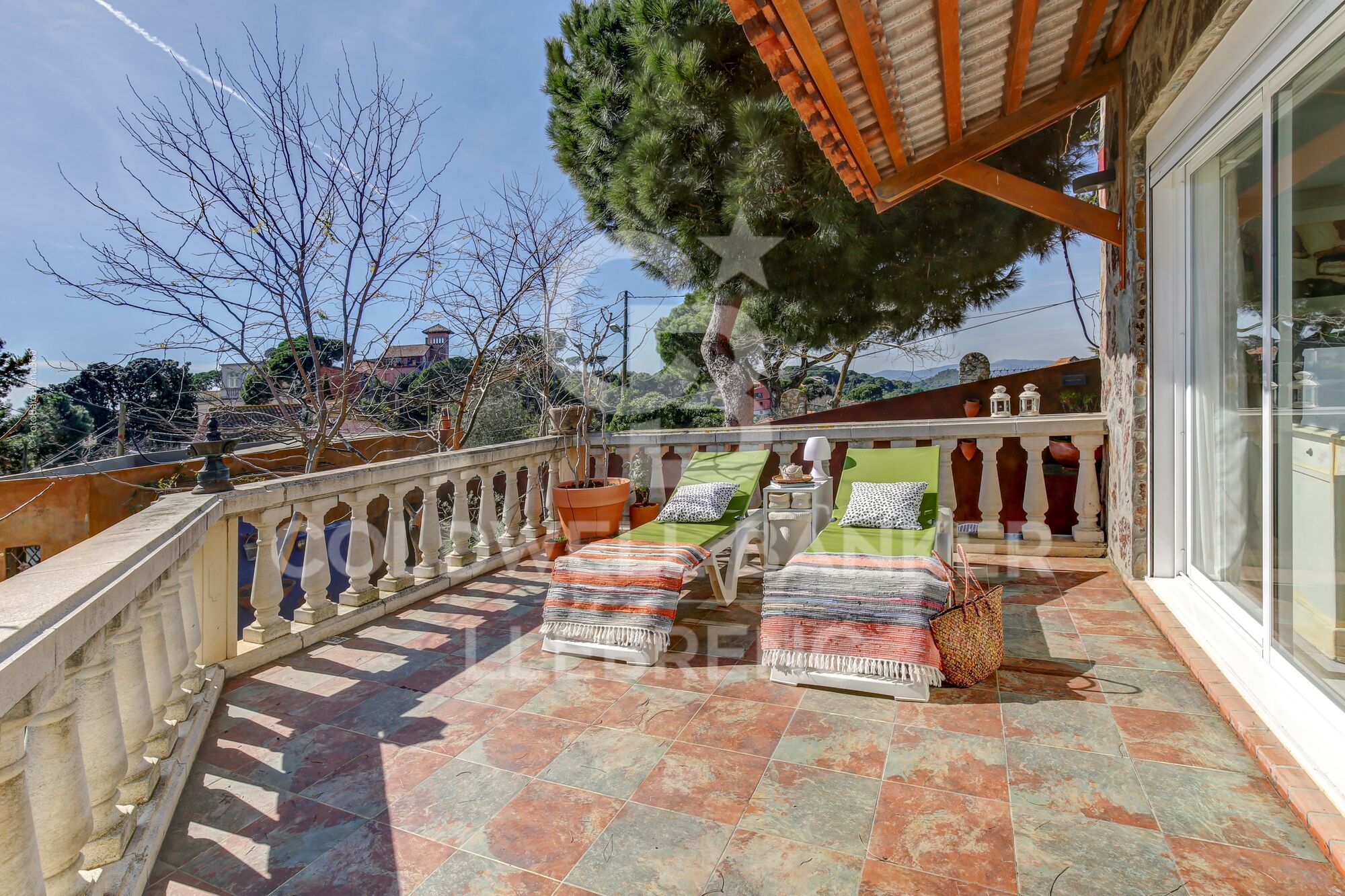Casa en alquiler en Vallvidrera con vistas a Barcelona y al mar