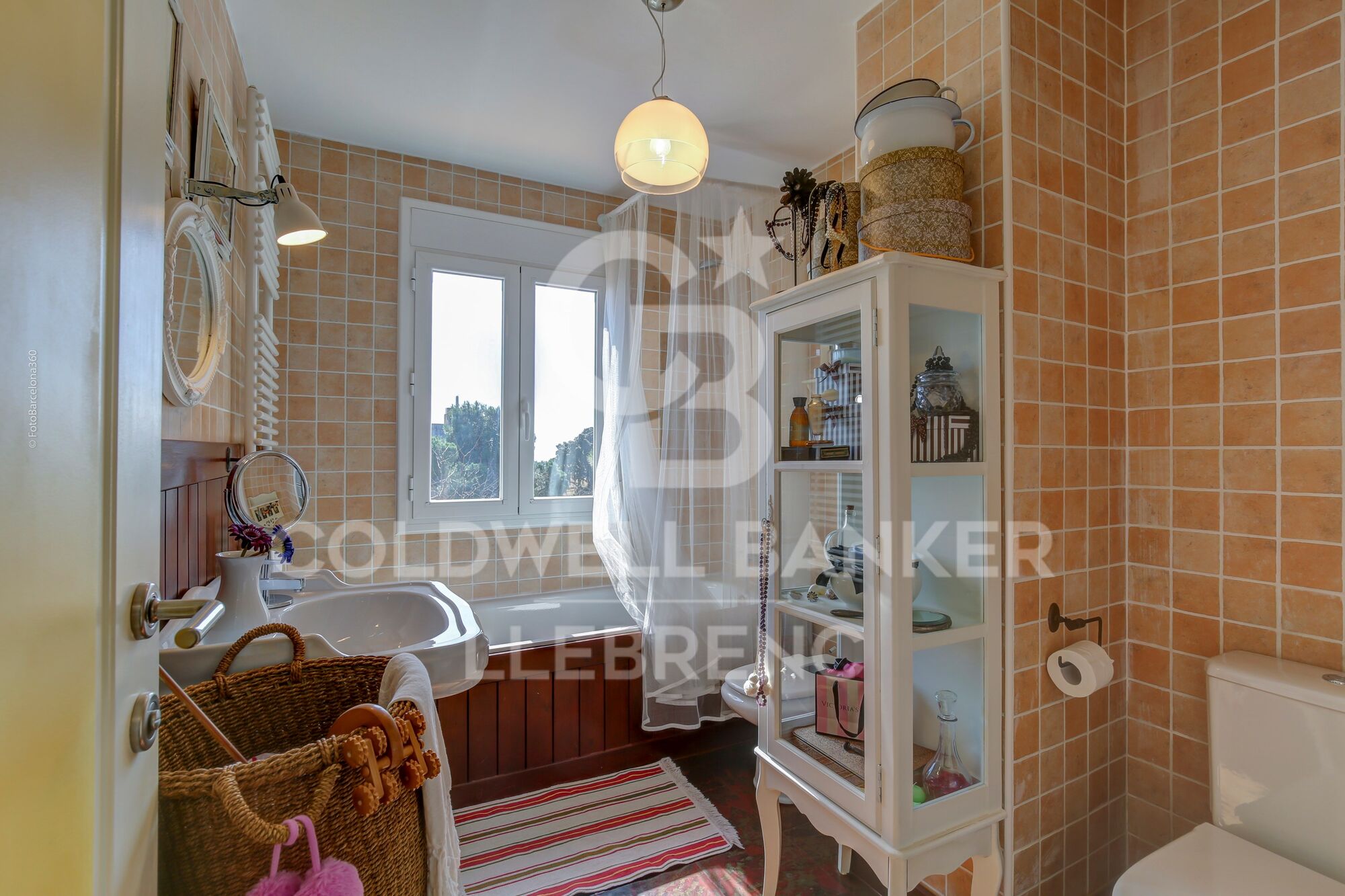 Casa en alquiler en Vallvidrera con vistas a Barcelona y al mar