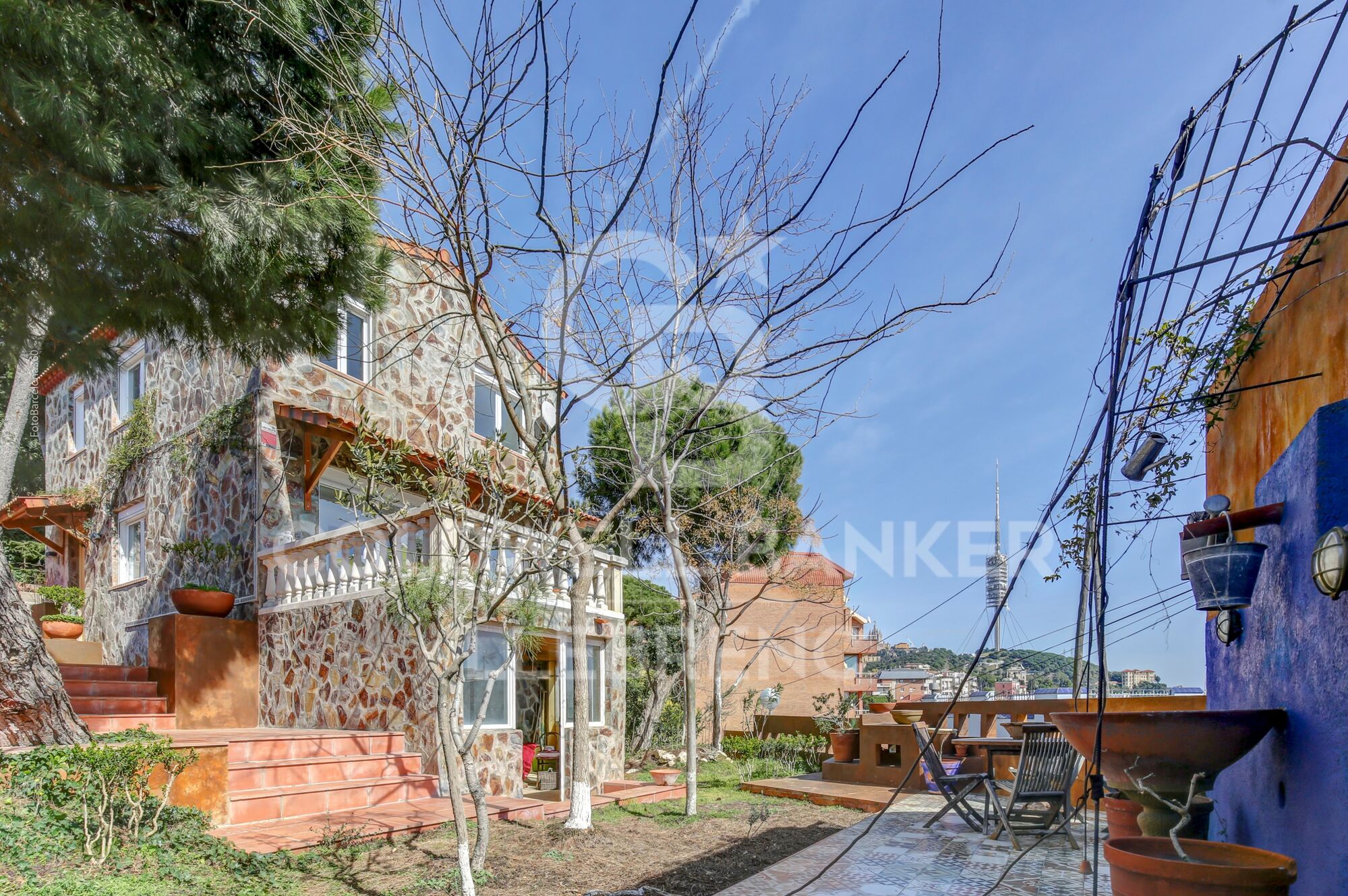 Casa en alquiler en Vallvidrera con vistas a Barcelona y al mar