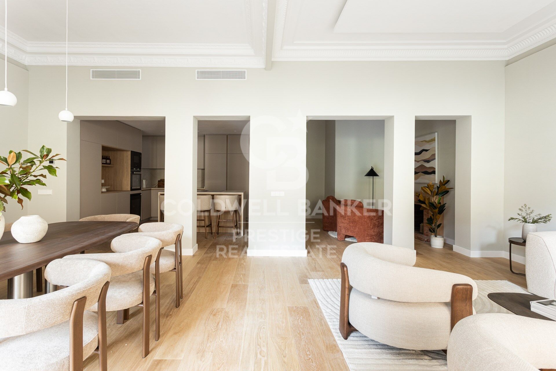 Flat to remodel for sale in a landmark building in Calle Muntaner