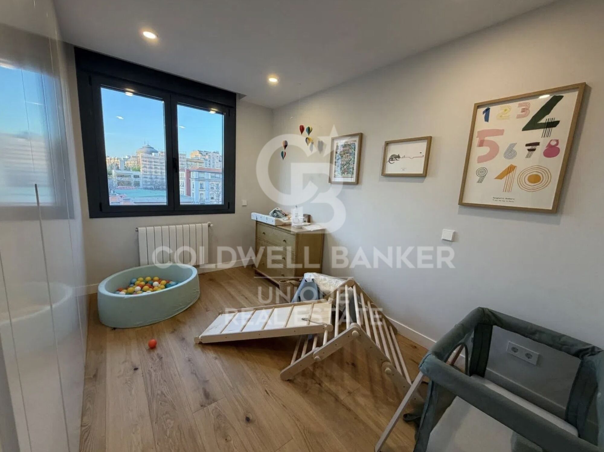 Renoviertes Duplex mit Terrasse, Stellplatz und Abstellraum in Trafalgar, Madrid