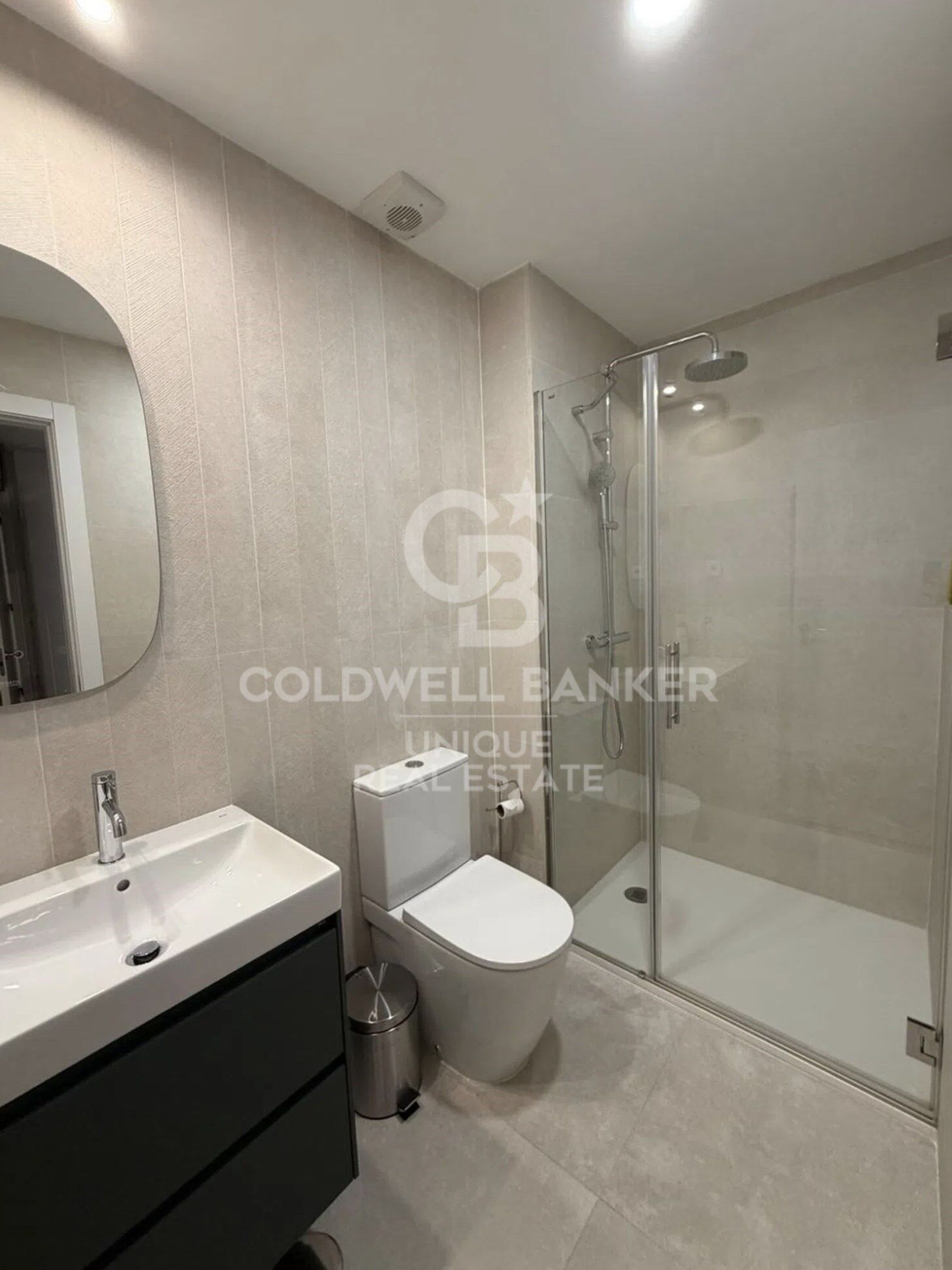 Renovated duplex with terrace, parking and storage room in Trafalgar, Madrid