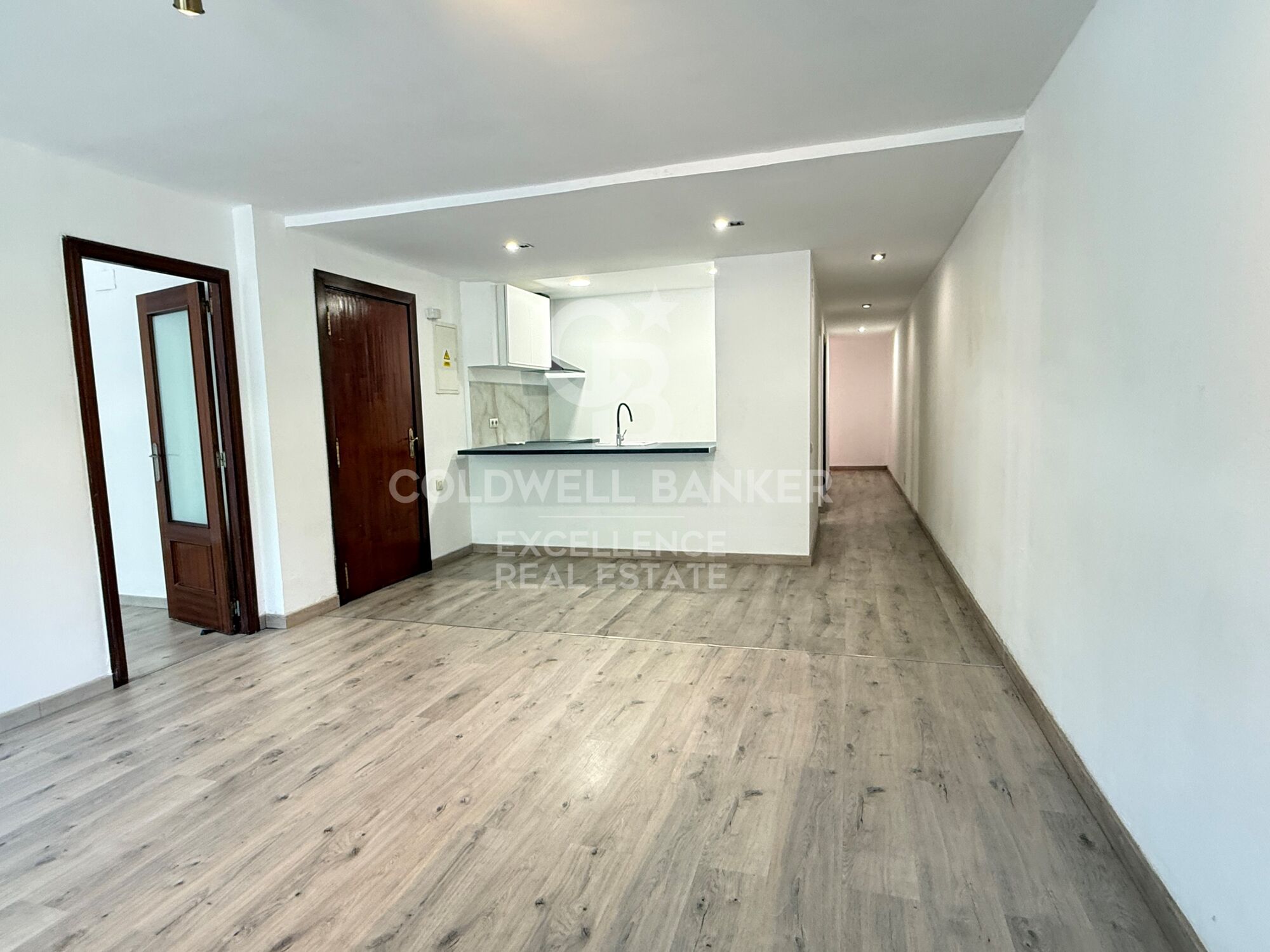 Appartement de 200m2 à côté des facultés et du métro.