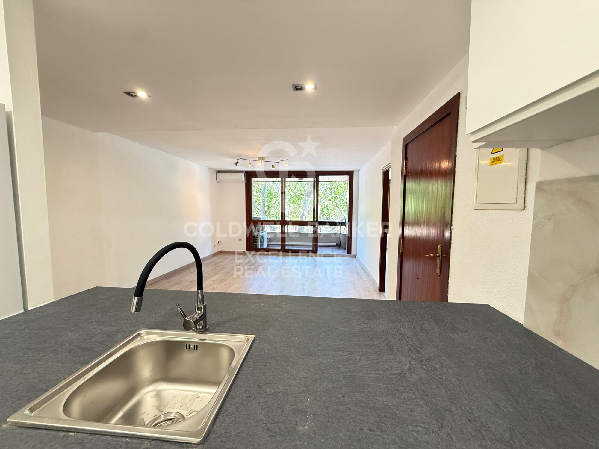 Appartement de 200m2 à côté des facultés et du métro.